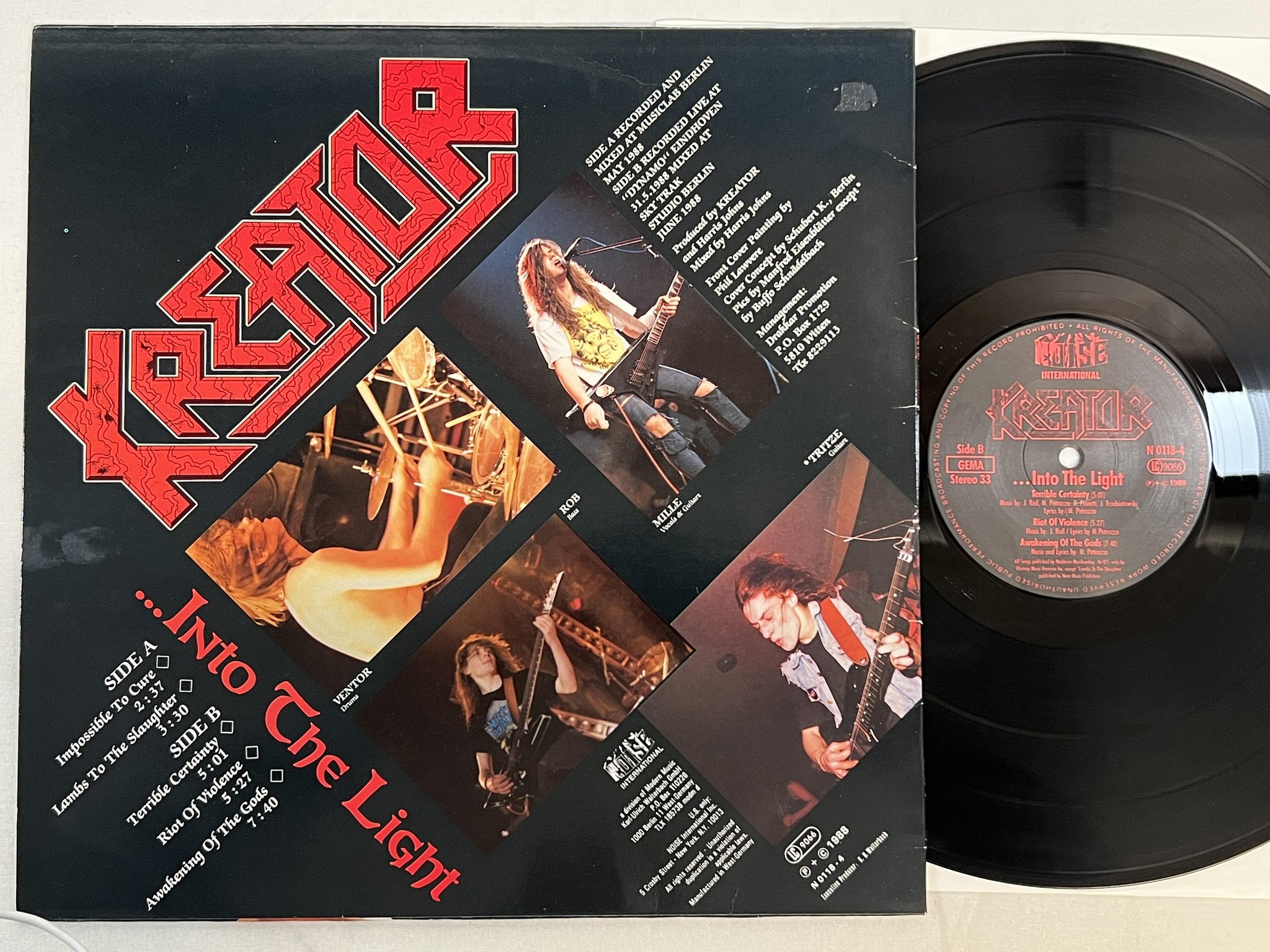 Omslagsbild för skivan KREATOR Out Of The Dark ... Into The Light 12"EP -88 Ger NOISE N 0118-4 trash