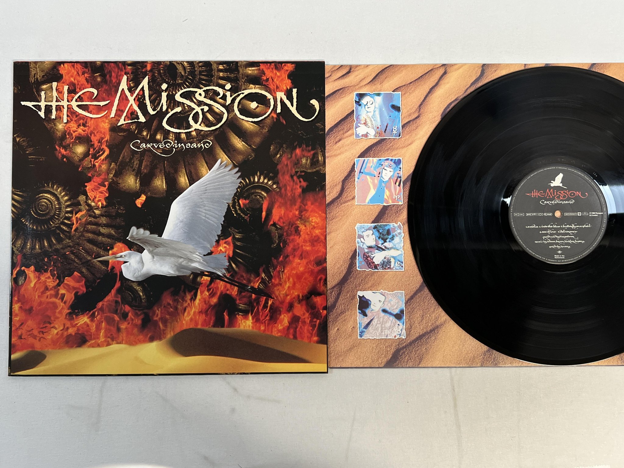 Omslagsbild för skivan THE MISSION Carved In Sand LP -90 Hol MERCURY 842251-1