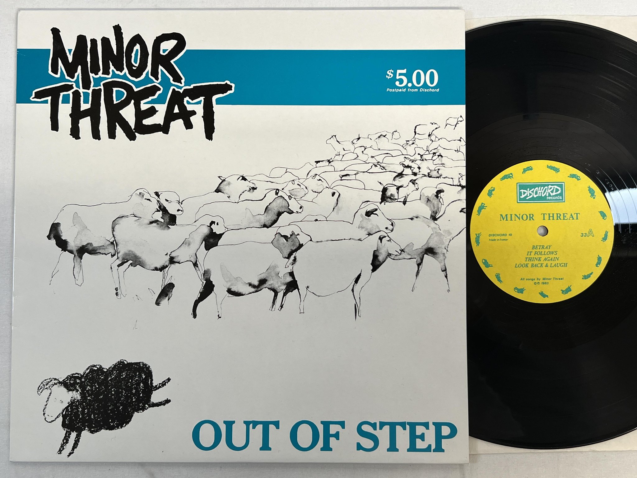 Omslagsbild för skivan MINOR THREAT Out Of Step LP re US DISCHORD 10 punk