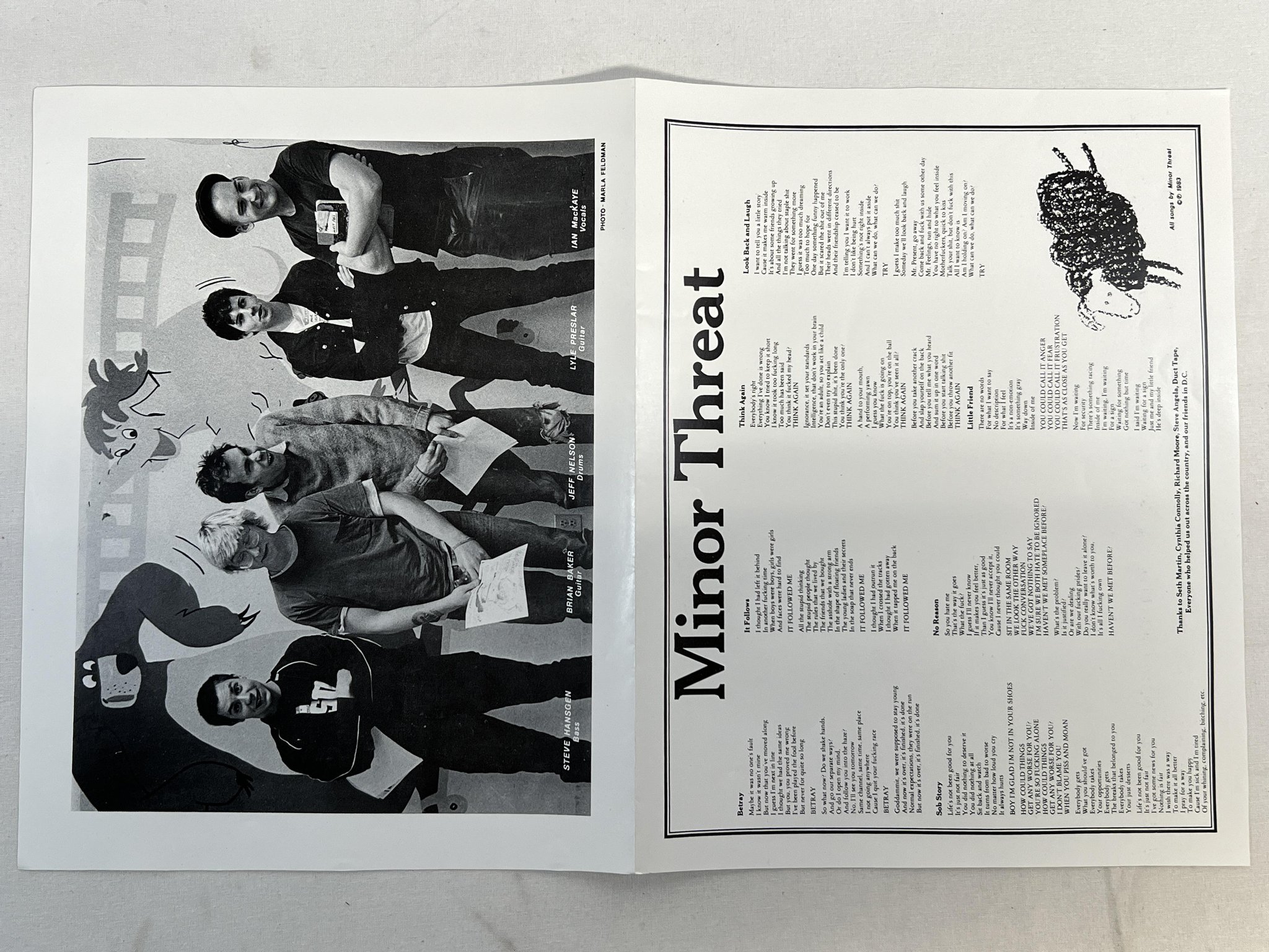 Omslagsbild för skivan MINOR THREAT Out Of Step LP re US DISCHORD 10 punk