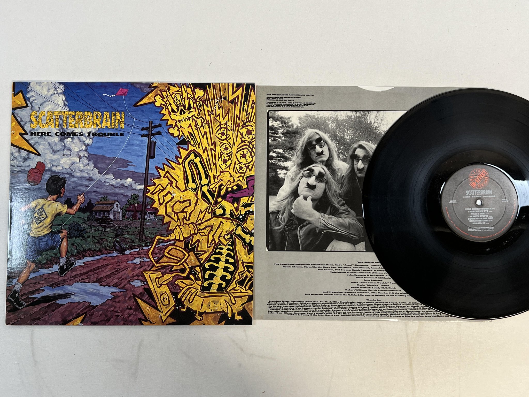 Omslagsbild för skivan SCATTERBRAIN Here Comes Trouble LP -90 US IN-EFFECT 88561-3012-1