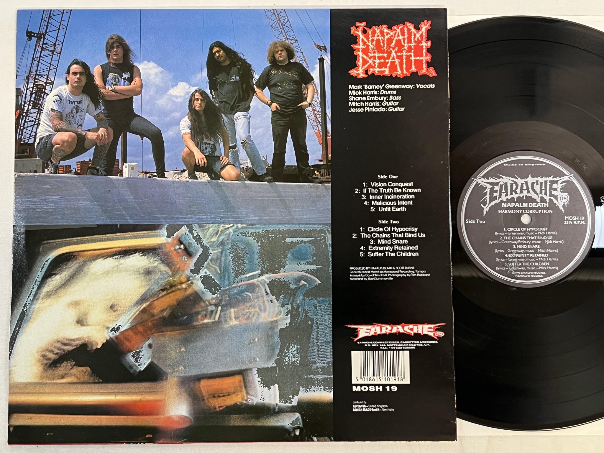 Omslagsbild för skivan NAPALM DEATH harmony corruption LP -90 UK EARACHE MOSH 19 ** grindcore **