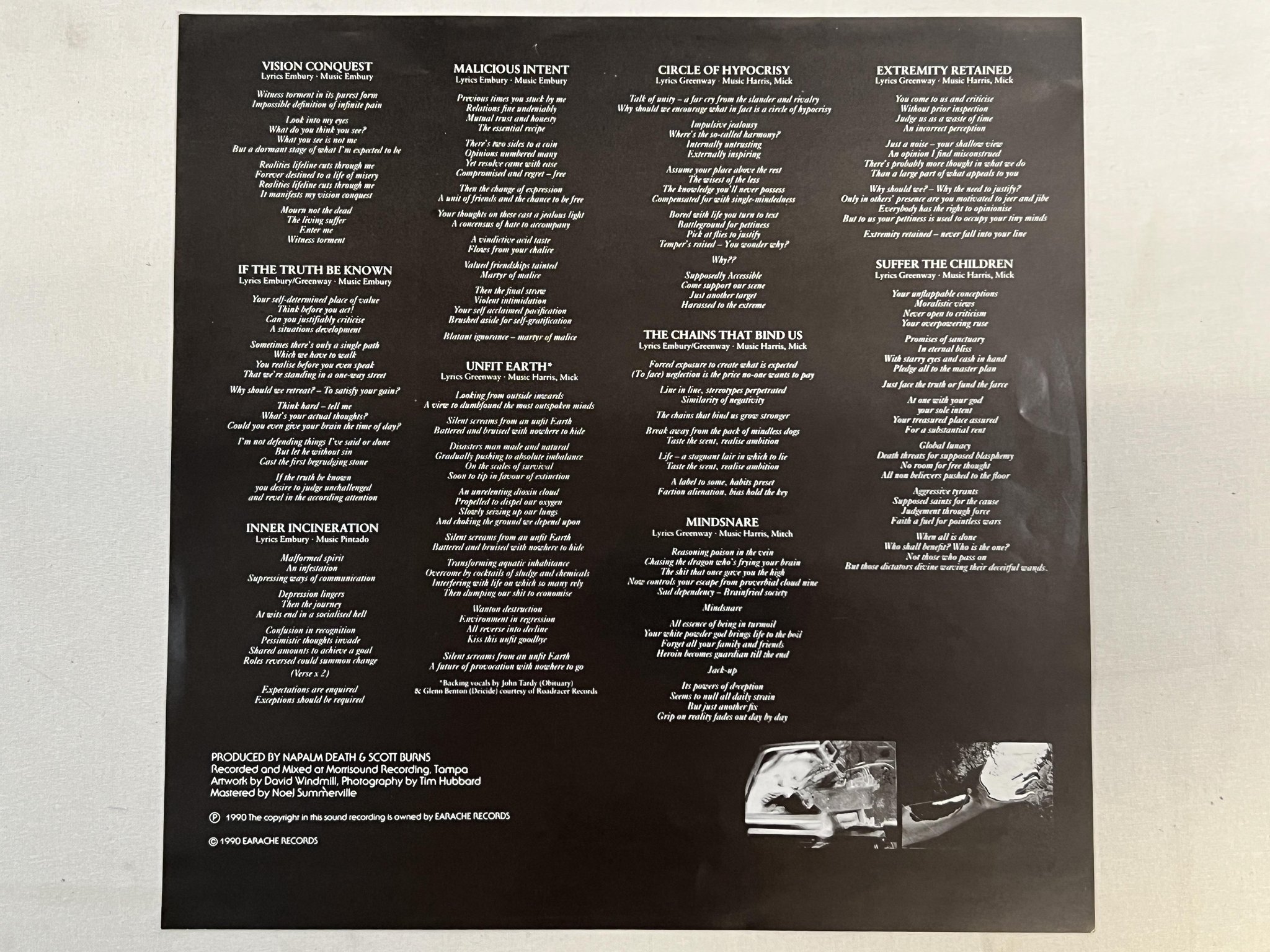 Omslagsbild för skivan NAPALM DEATH harmony corruption LP -90 UK EARACHE MOSH 19 ** grindcore **