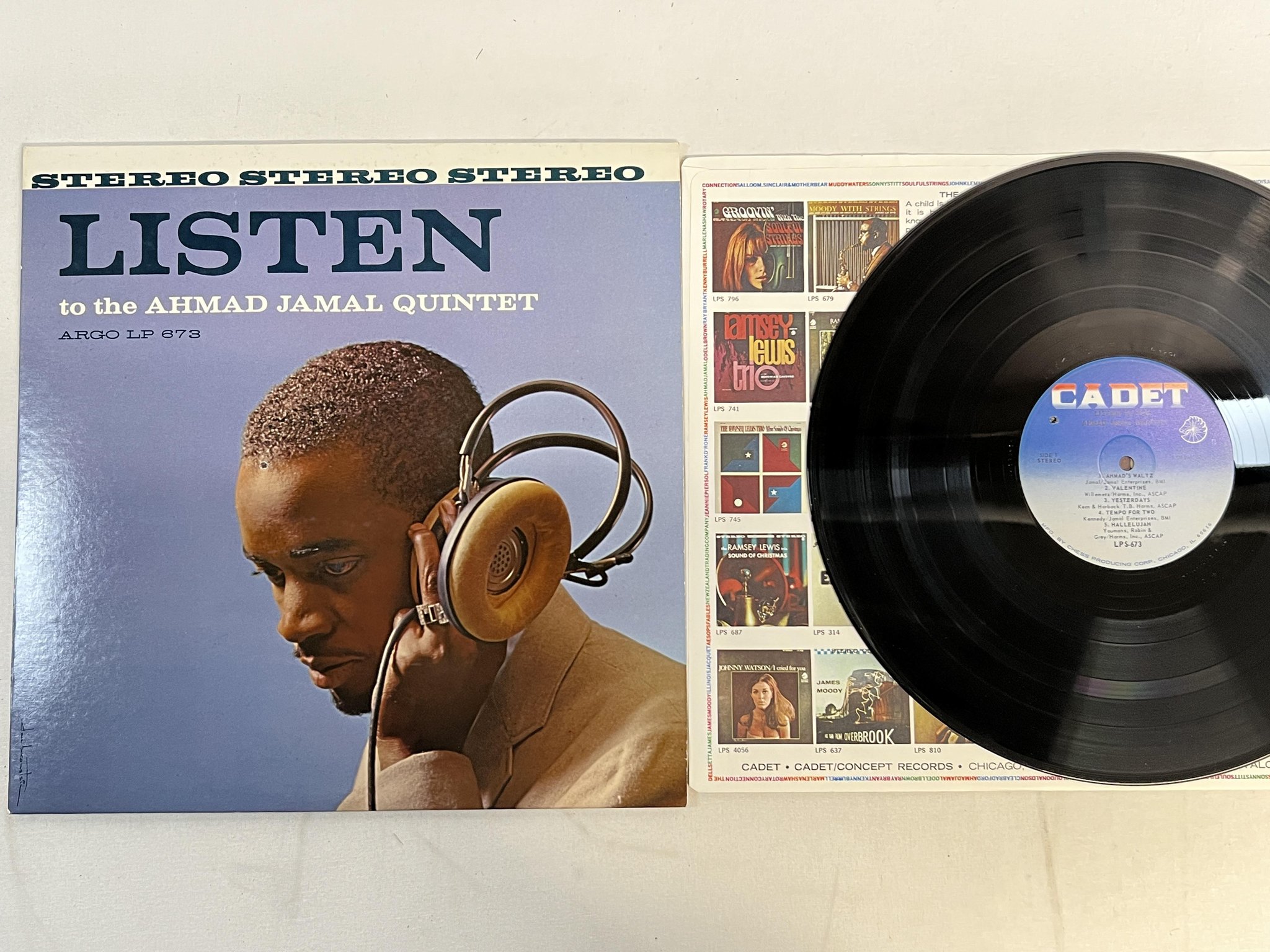 Omslagsbild för skivan AHMAD JAMAL QUINTET listen to the... LP US CADET LPS 673