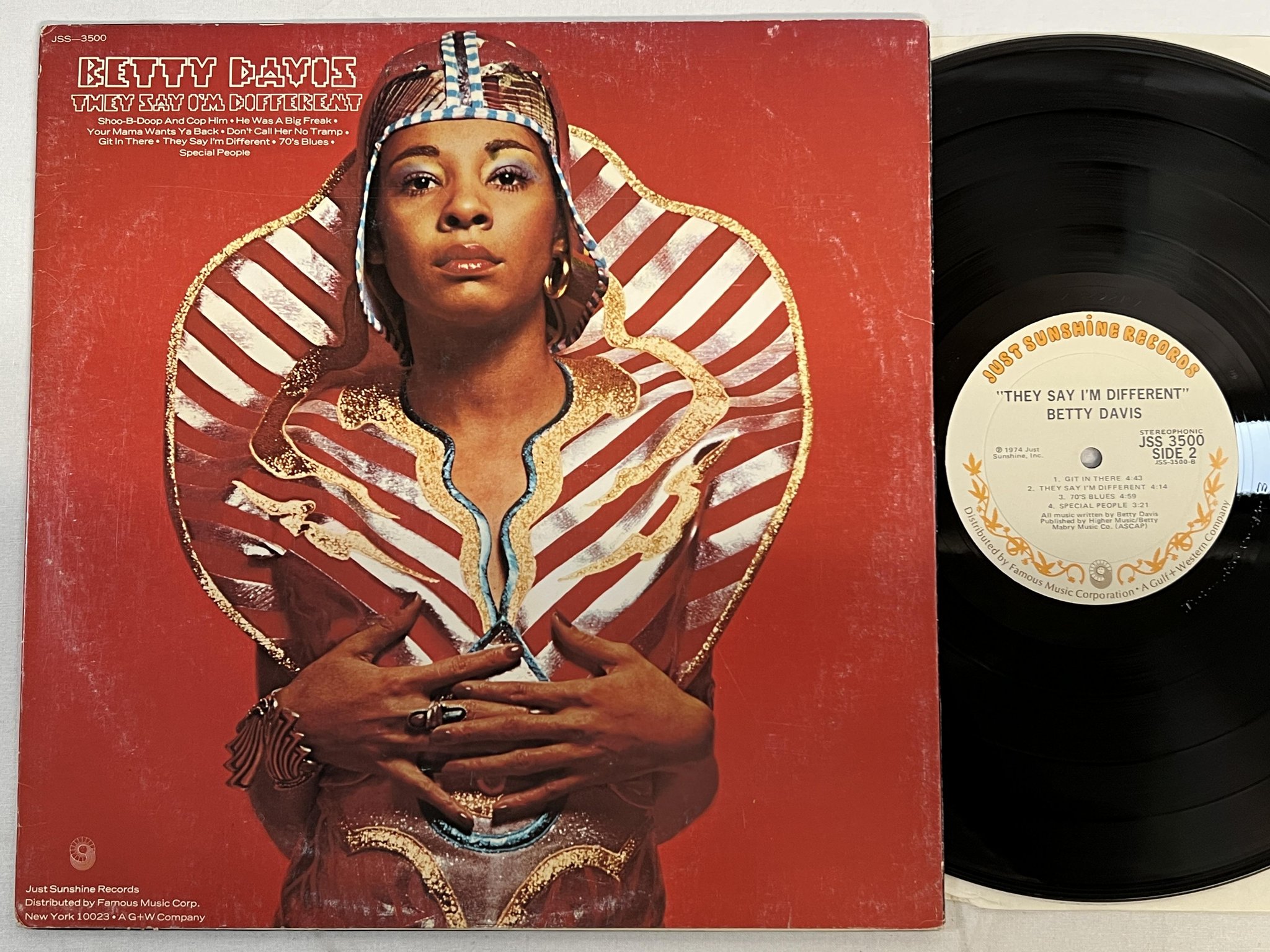 Omslagsbild för skivan BETTY DAVIS They Say I'm Different LP -74 JUST SUNSHINE JSS-3500 ** R A R E **