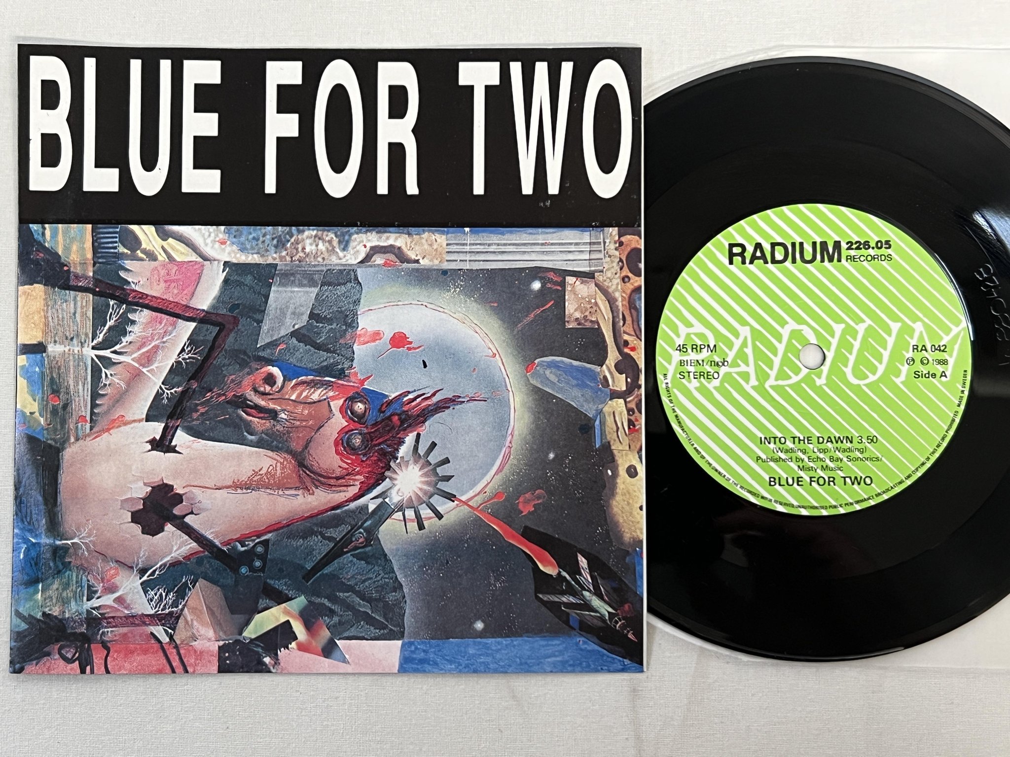 Omslagsbild för skivan BLUE FOR TWO into the dawn 7"single -88 radium ra-042