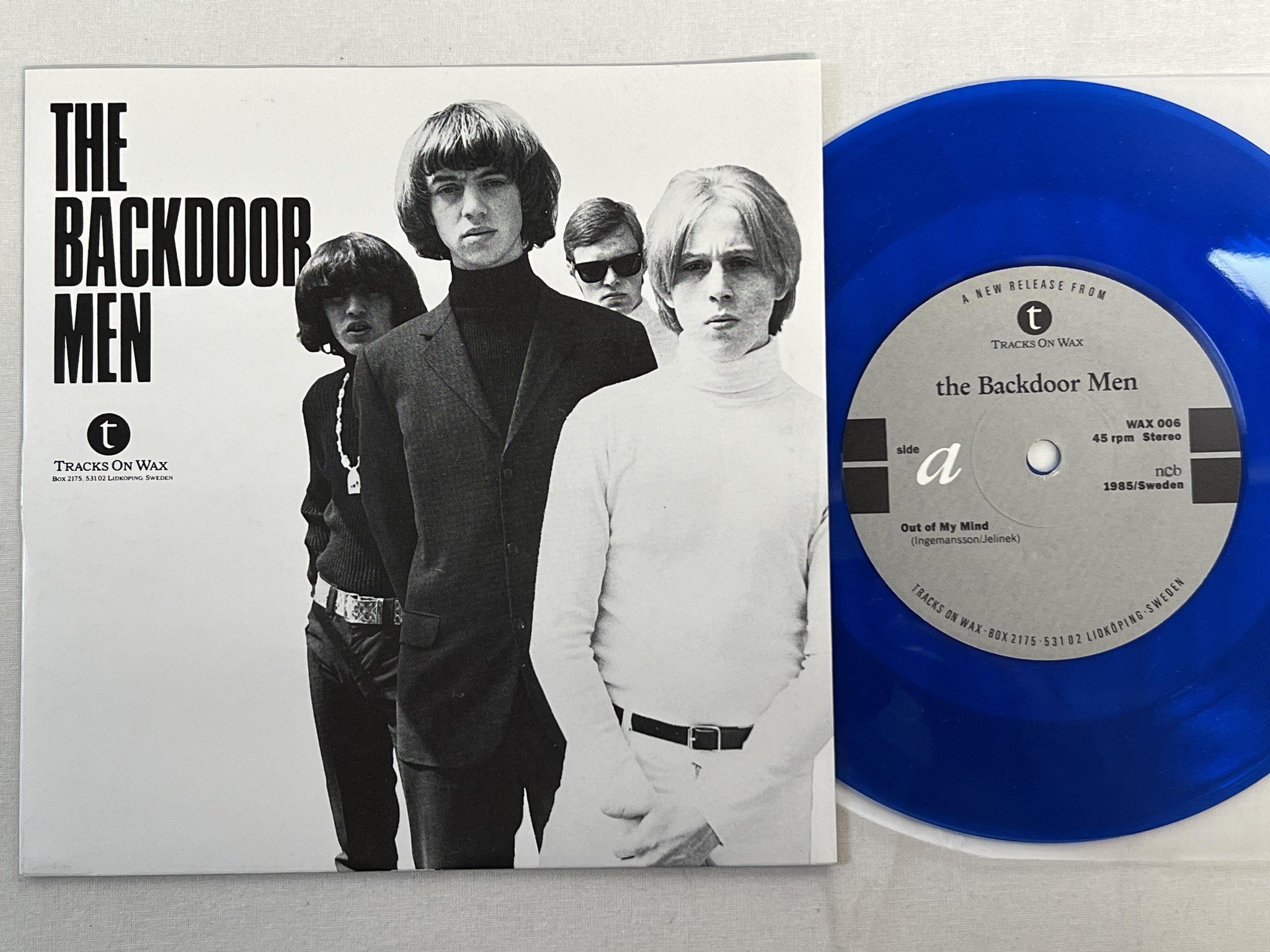 Omslagsbild för skivan THE BACKDOOR MEN Out Of My Mind 7"single -85 TRACKS IN WAX 006 ** blue vinyl **