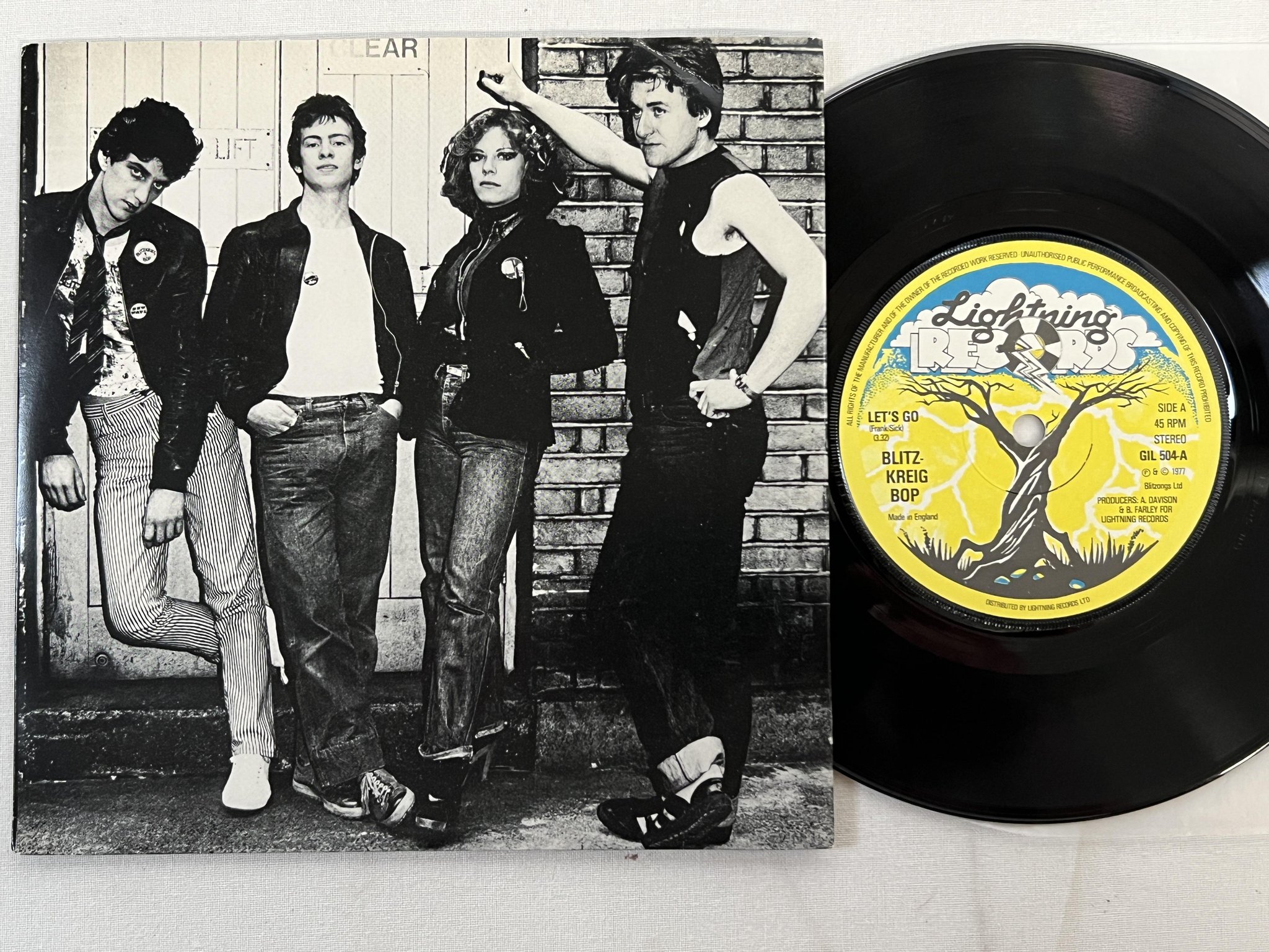 Omslagsbild för skivan BLITZKREIG BOP let's go 7"single -77 UK LIGHTNING GIL 504 punk