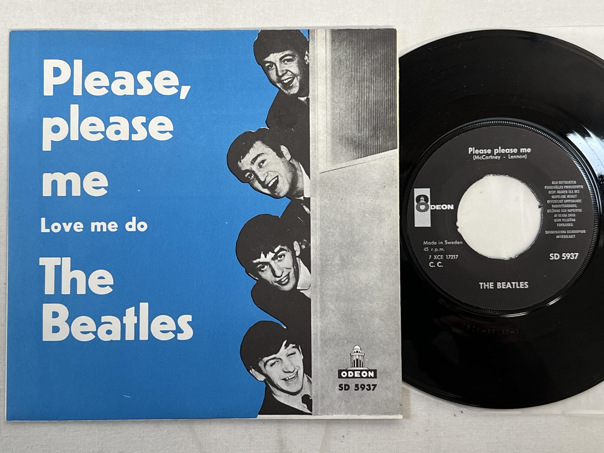 Omslagsbild för skivan THE BEATLES please please me 7"single -63 Swe ODEON SD 5937