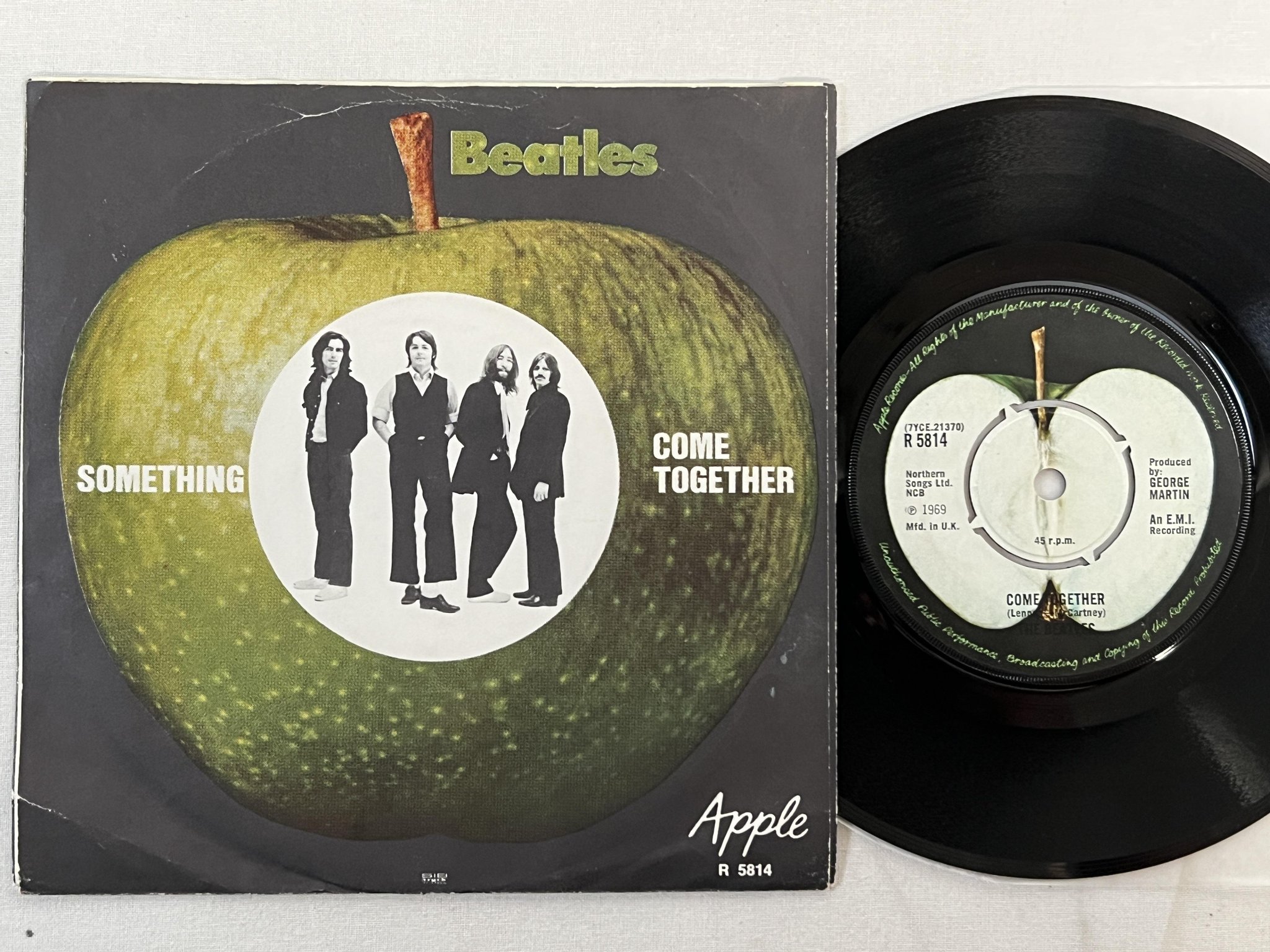Omslagsbild för skivan THE BEATLES something 7"single -69 UK / Swe APPLE R 5814