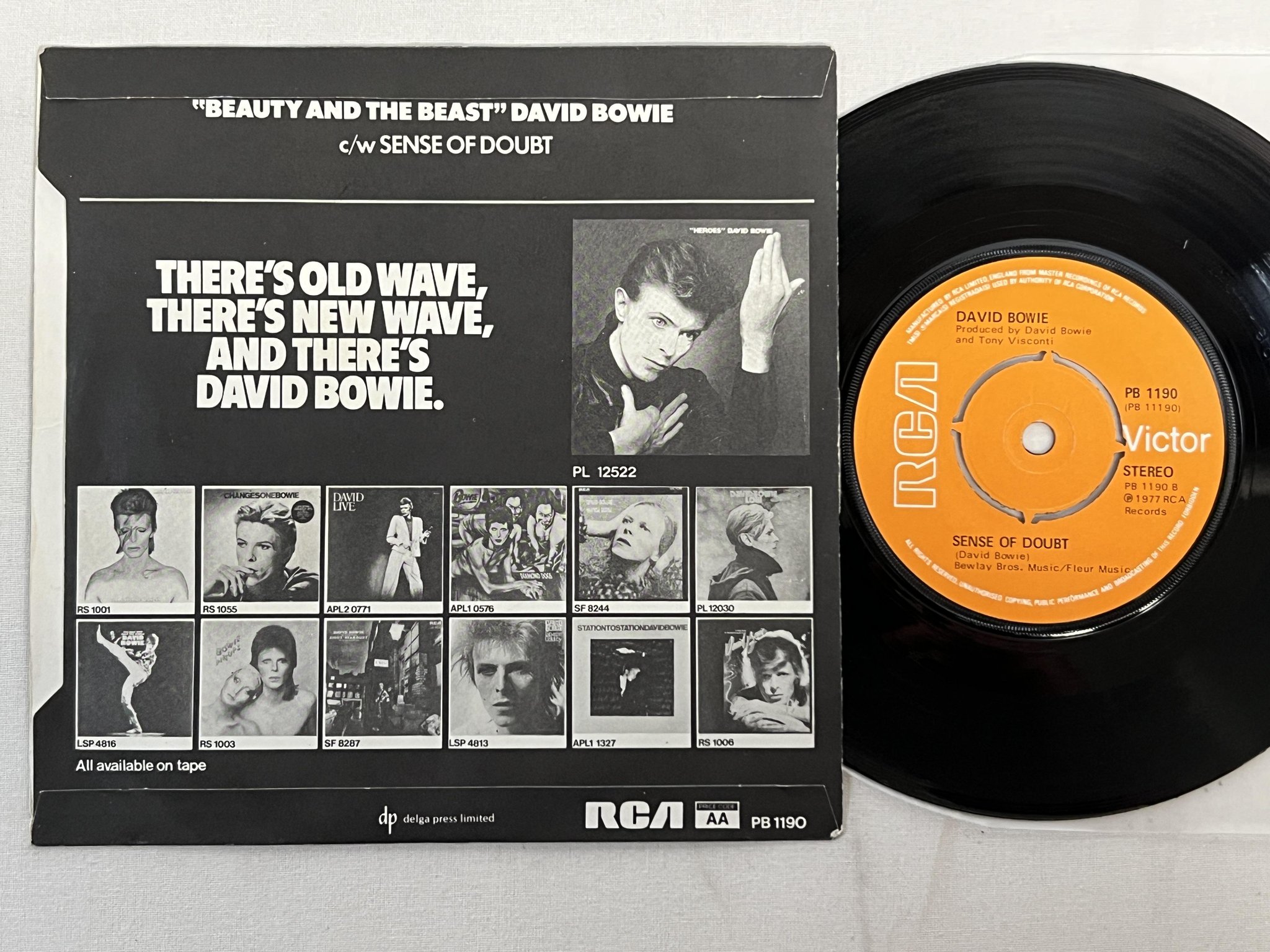 Omslagsbild för skivan DAVID BOWIE beauty and the beast 7"single -77 UK RCA PB 1190