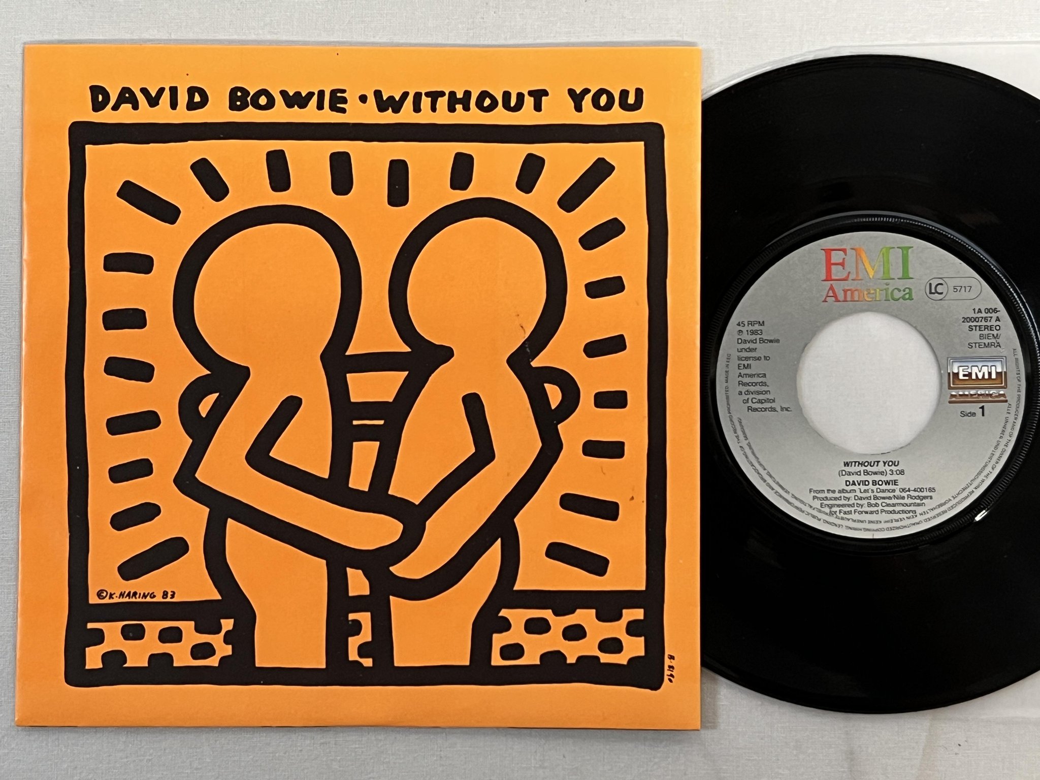Omslagsbild för skivan DAVID BOWIE with out 7"single -83 Hol EMI America ** Keith Haring **