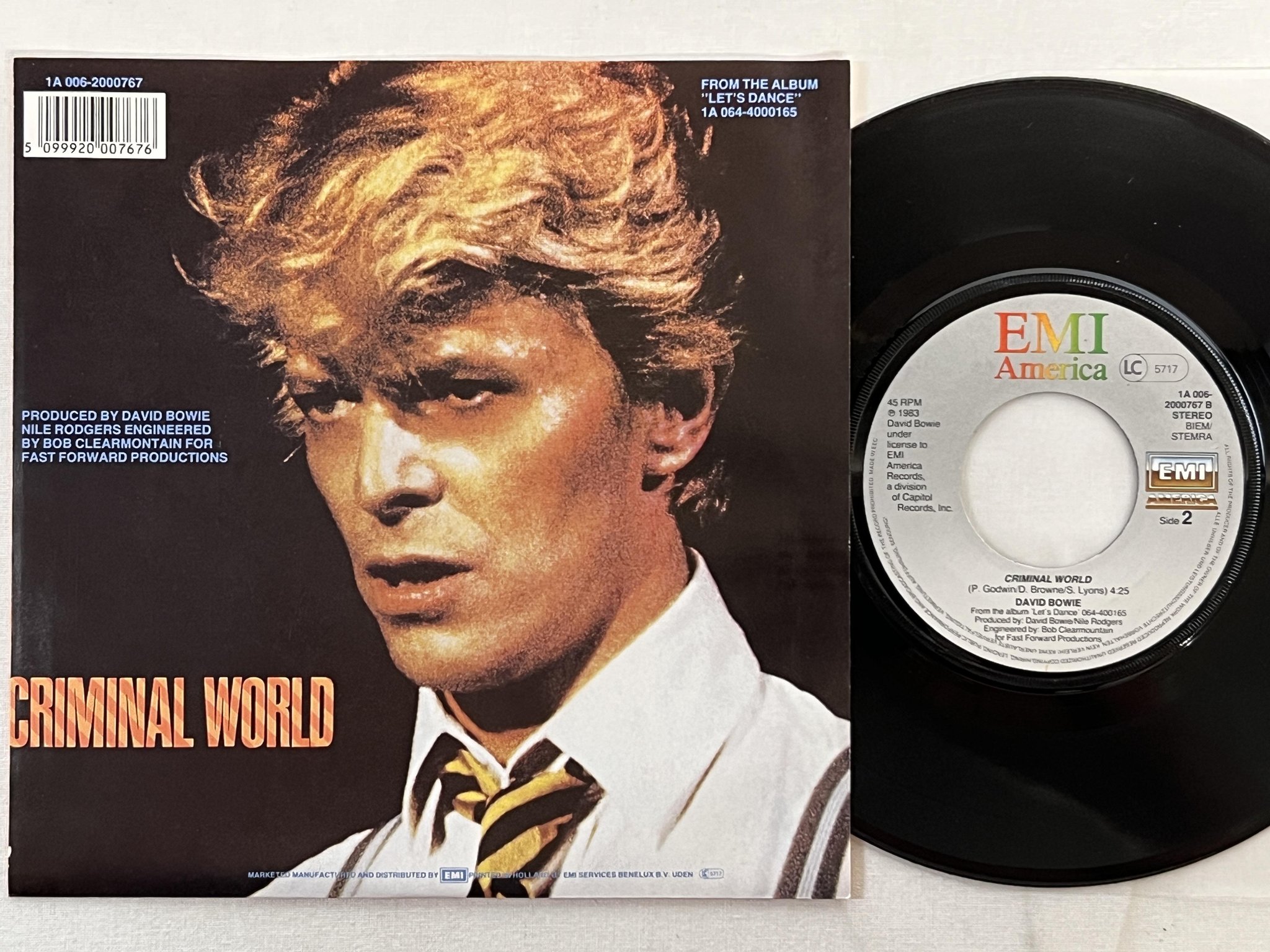 Omslagsbild för skivan DAVID BOWIE with out 7"single -83 Hol EMI America ** Keith Haring **