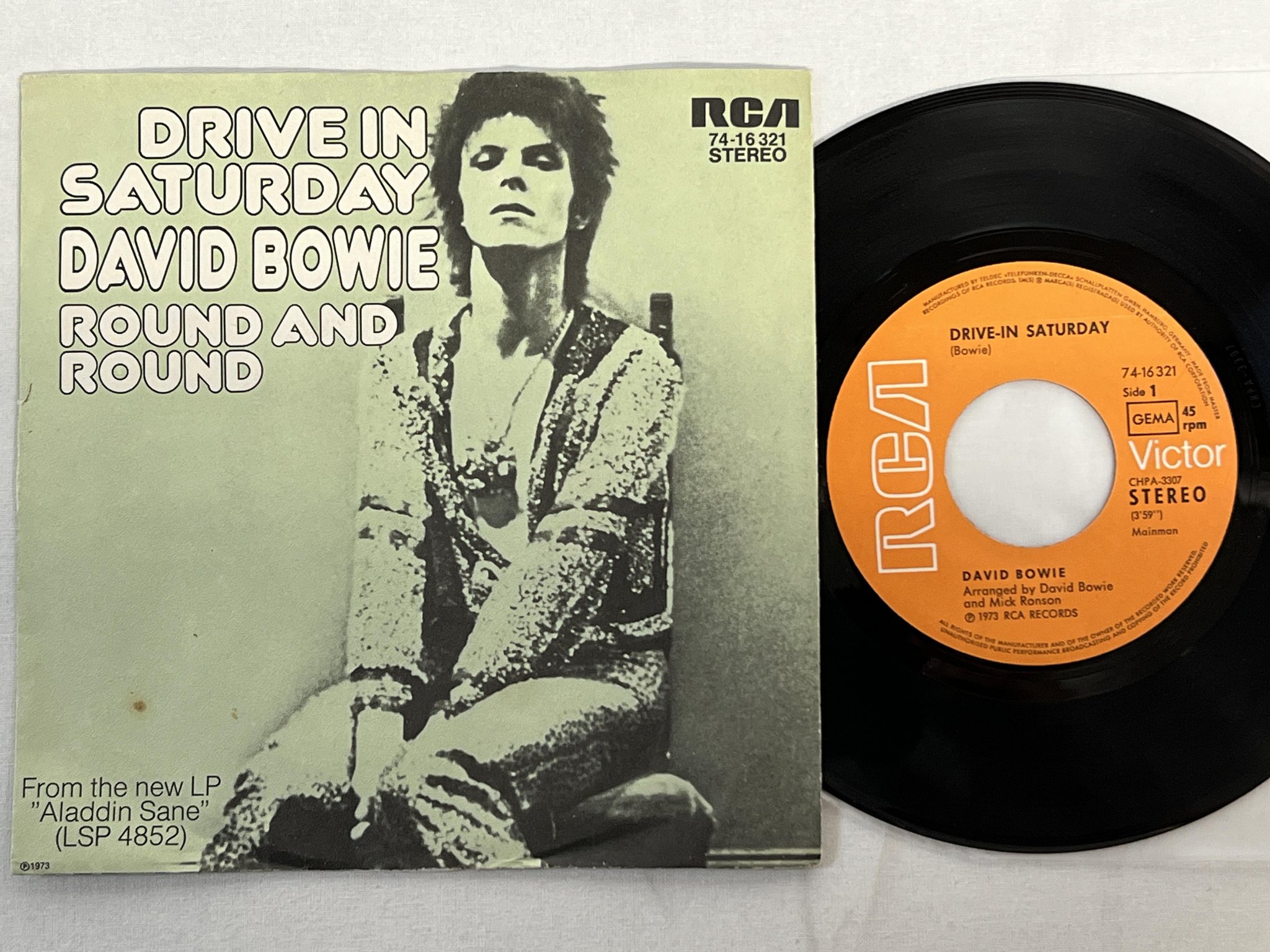 Omslagsbild för skivan DAVID BOWIE drive in saturday 7"single -73 Ger RCA 74-16321