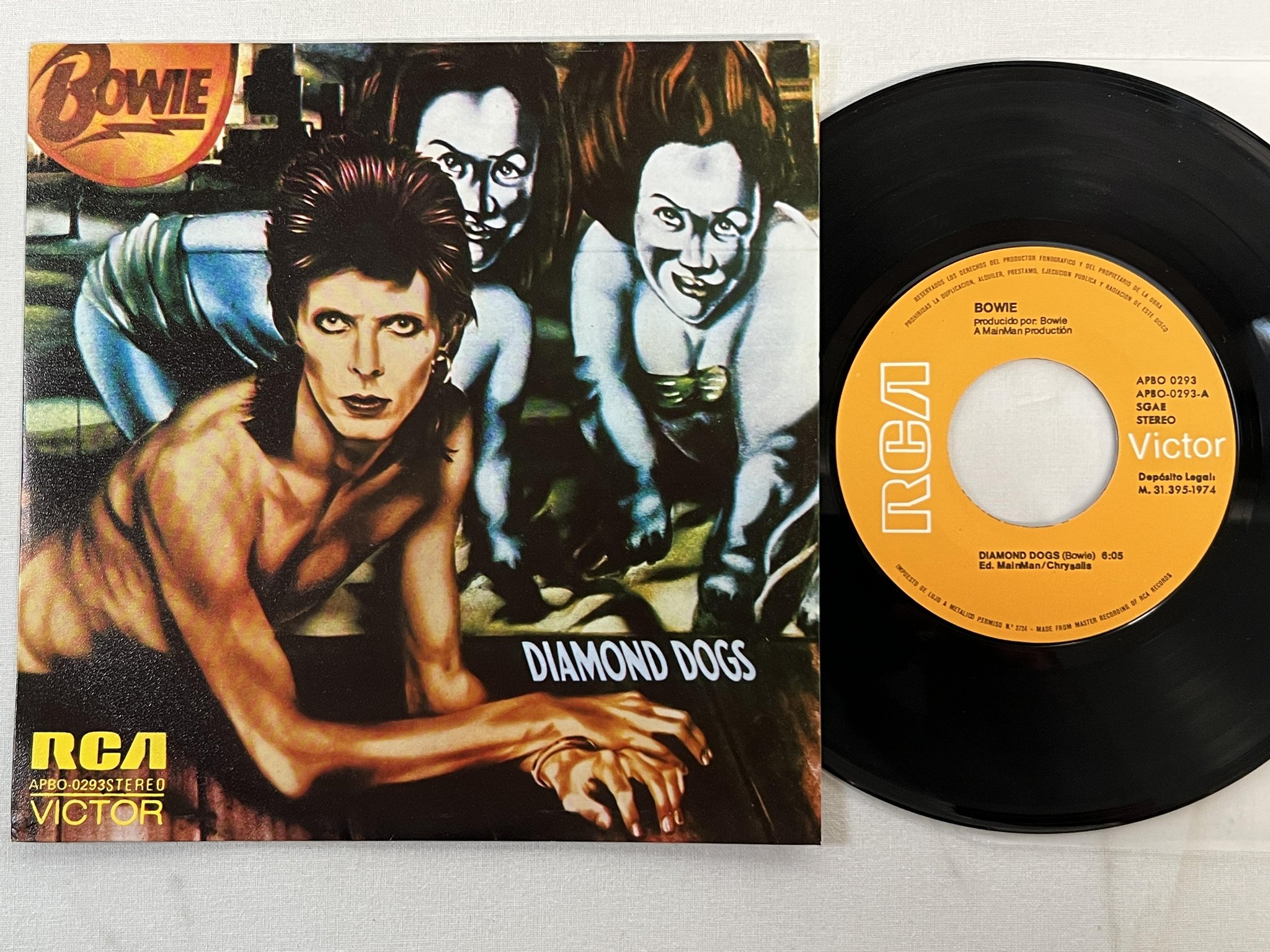 Omslagsbild för skivan DAVID BOWIE diamond dogs 7"single -74 Spain RCA APBO 0293