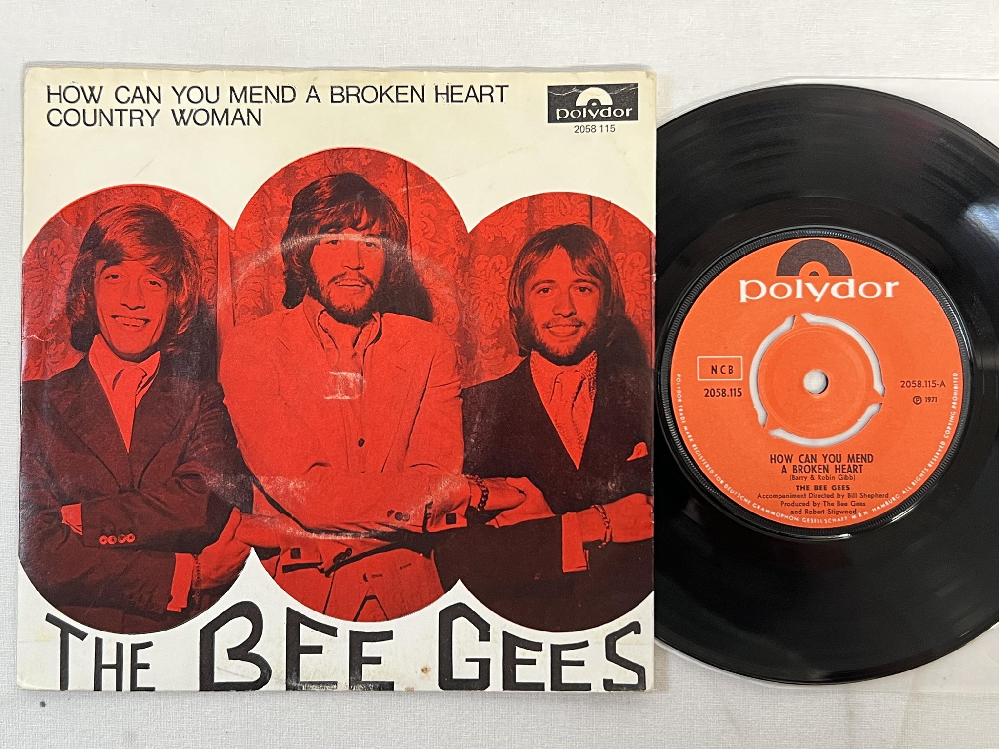 Omslagsbild för skivan THE BEE GEES how can you mend 7"single -71 ncb POLYDOR 2058115