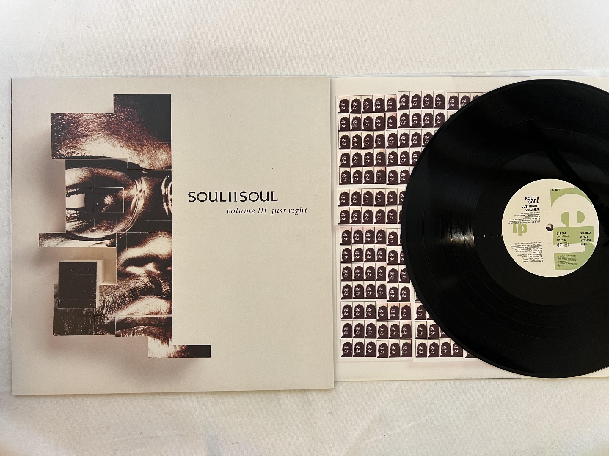 Omslagsbild för skivan SOUL II SOUL Volume III Just Right LP -92 UK 10 RECORDS DIX-100