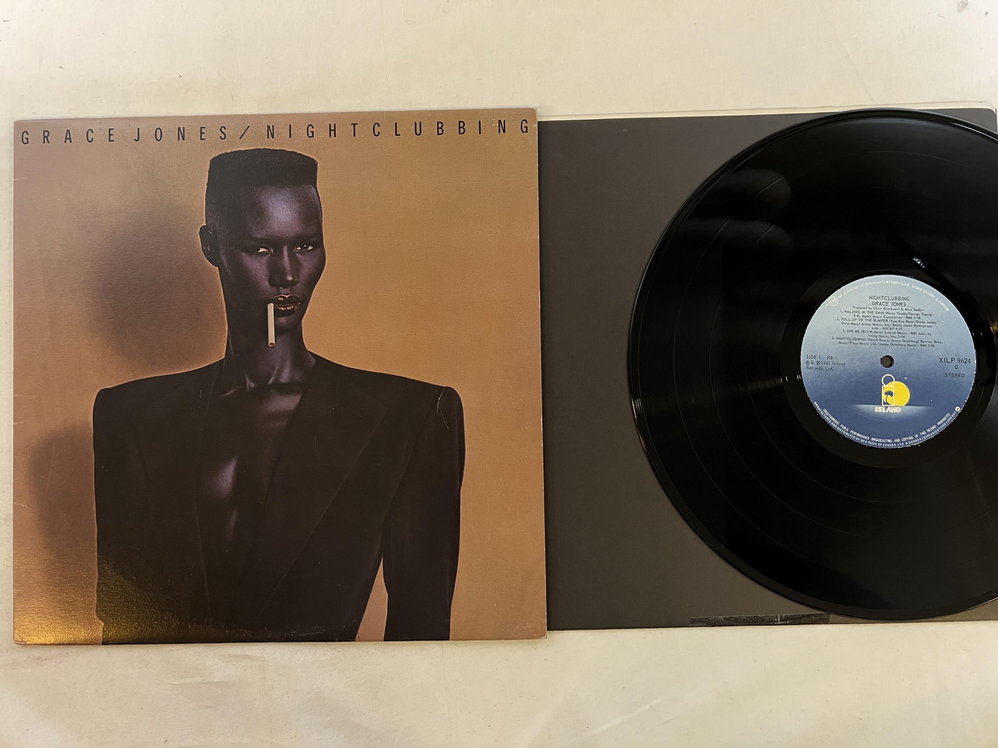 Omslagsbild för skivan GRACE JONES nightclubbing LP -81 Can ISLAND XILP 9624