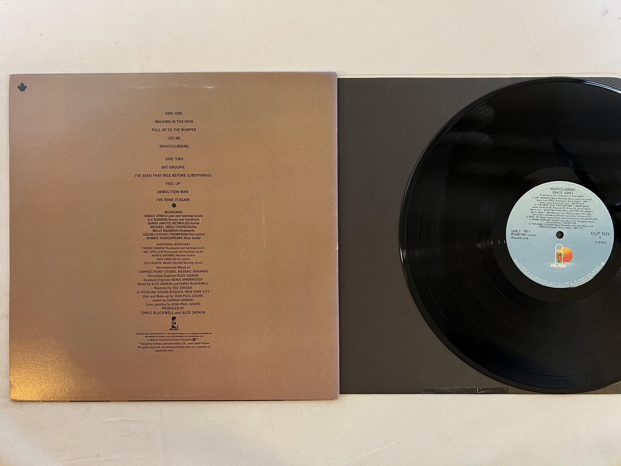 Omslagsbild för skivan GRACE JONES nightclubbing LP -81 Can ISLAND XILP 9624