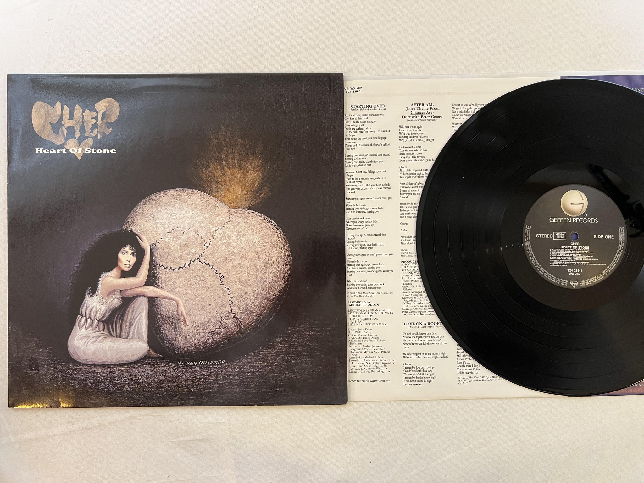 Omslagsbild för skivan CHER Heart Of Stone LP -89 Ger GEFFEN 924 239-1