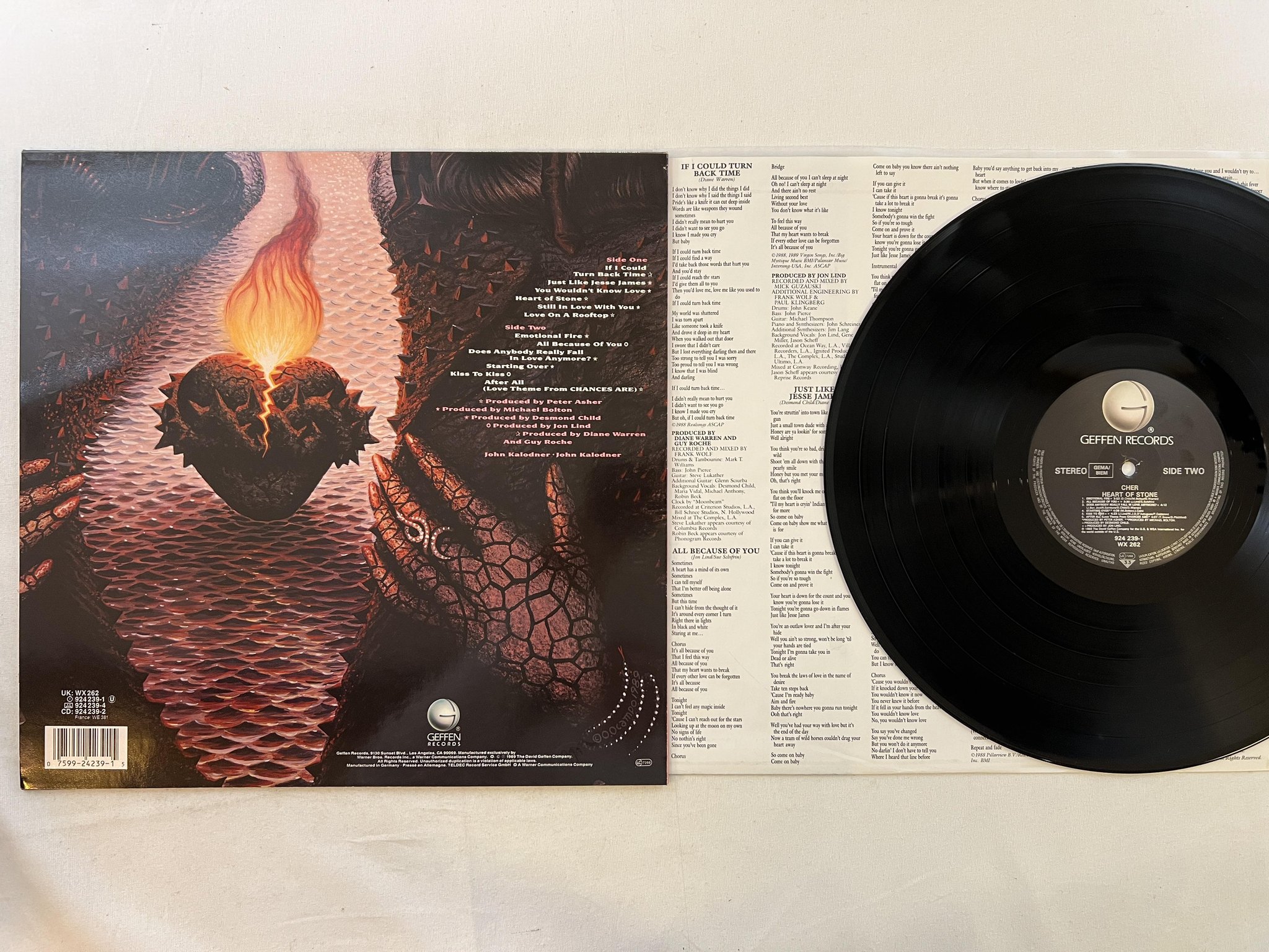 Omslagsbild för skivan CHER Heart Of Stone LP -89 Ger GEFFEN 924 239-1