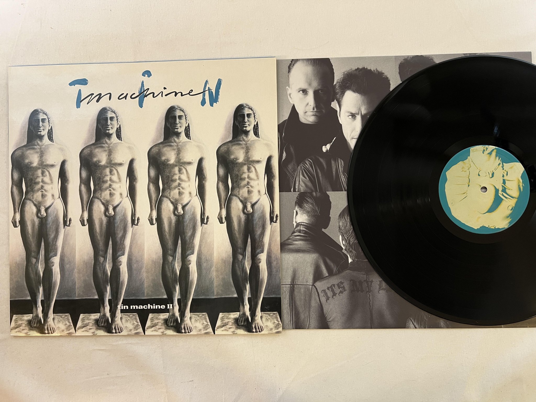 Omslagsbild för skivan TIN MACHINE II LP -91 LONDON 828 272-1