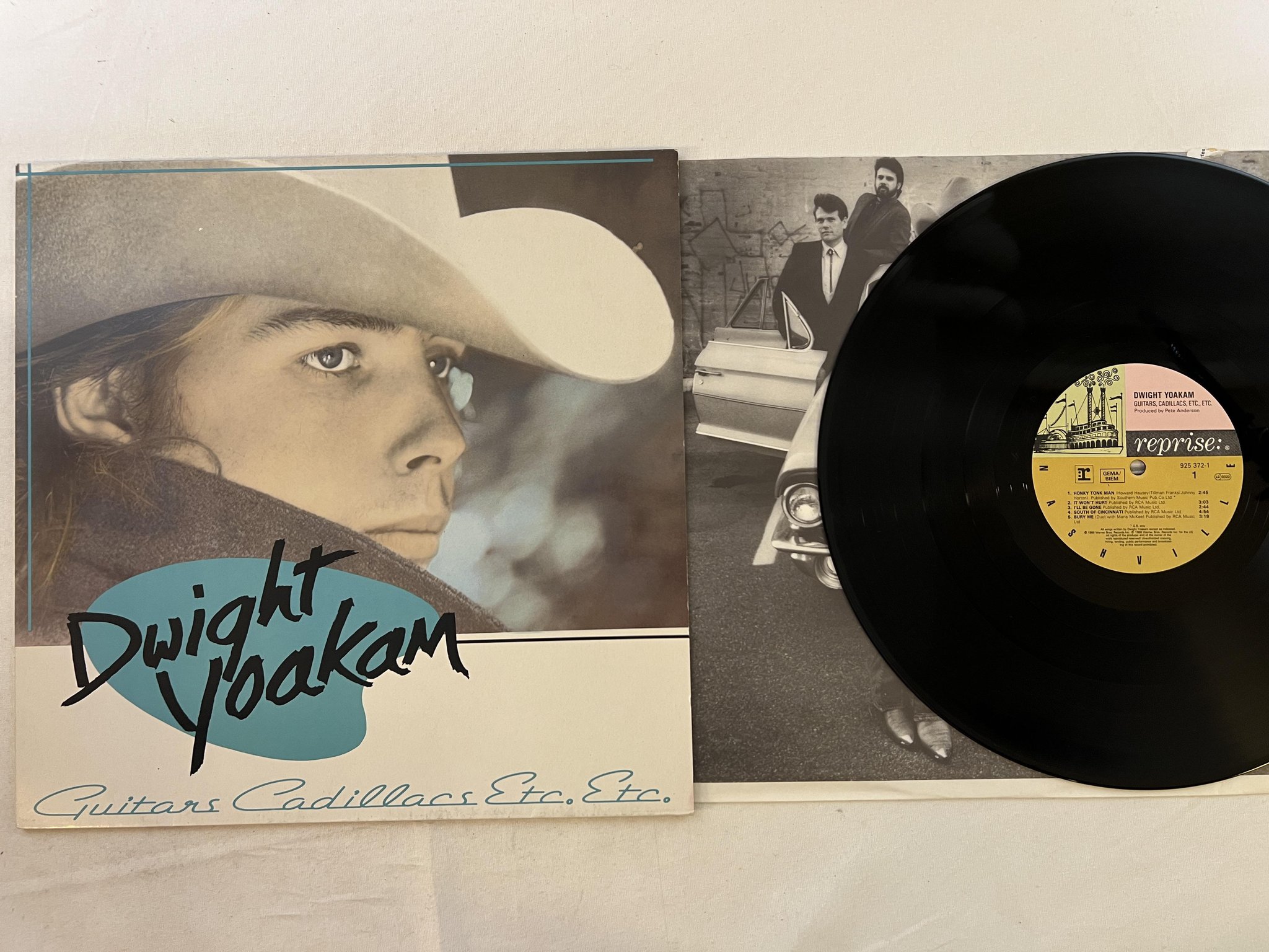 Omslagsbild för skivan DWIGHT YOAKAM Guitars, Cadillacs, Etc., Etc. LP -86 reprise 925 372-1
