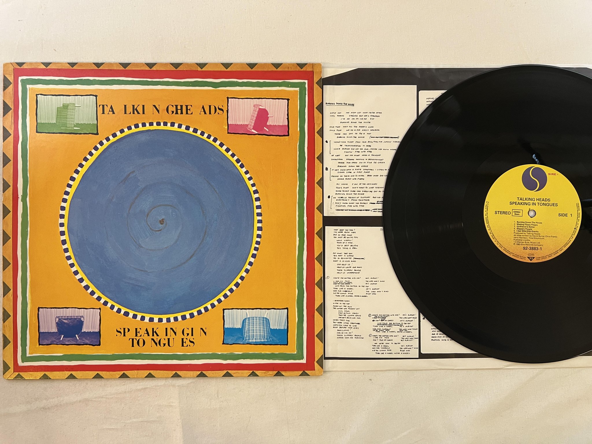Omslagsbild för skivan TALKING HEADS speaking in tongues LP -83 Ger SIRE 92-3883-1