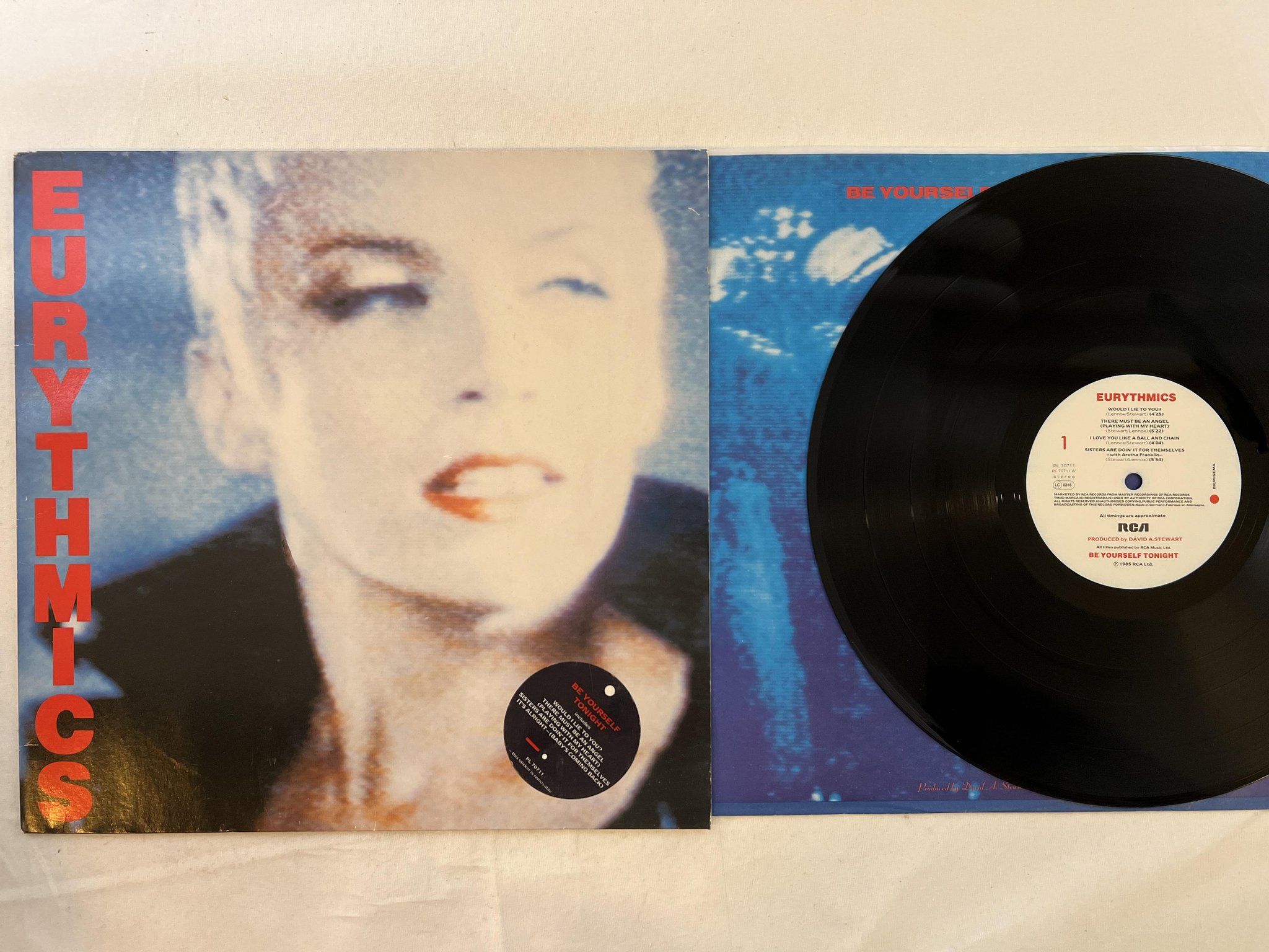 Omslagsbild för skivan EURYTHMICS be yourself tonight LP -85 RCA PL 70711 ** there must be an angel **