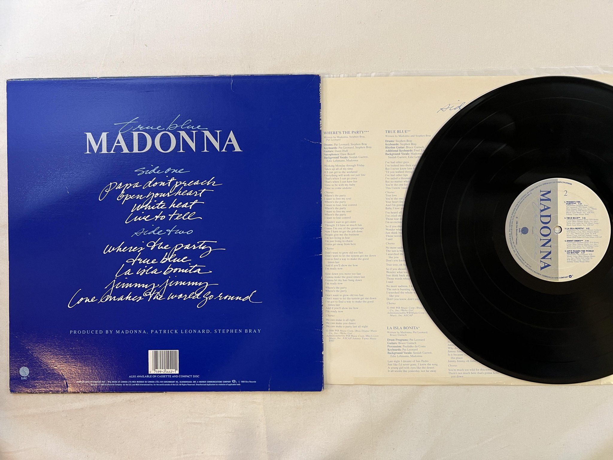 Omslagsbild för skivan MADONNA true blue LP -86 SIRE 925 442-1