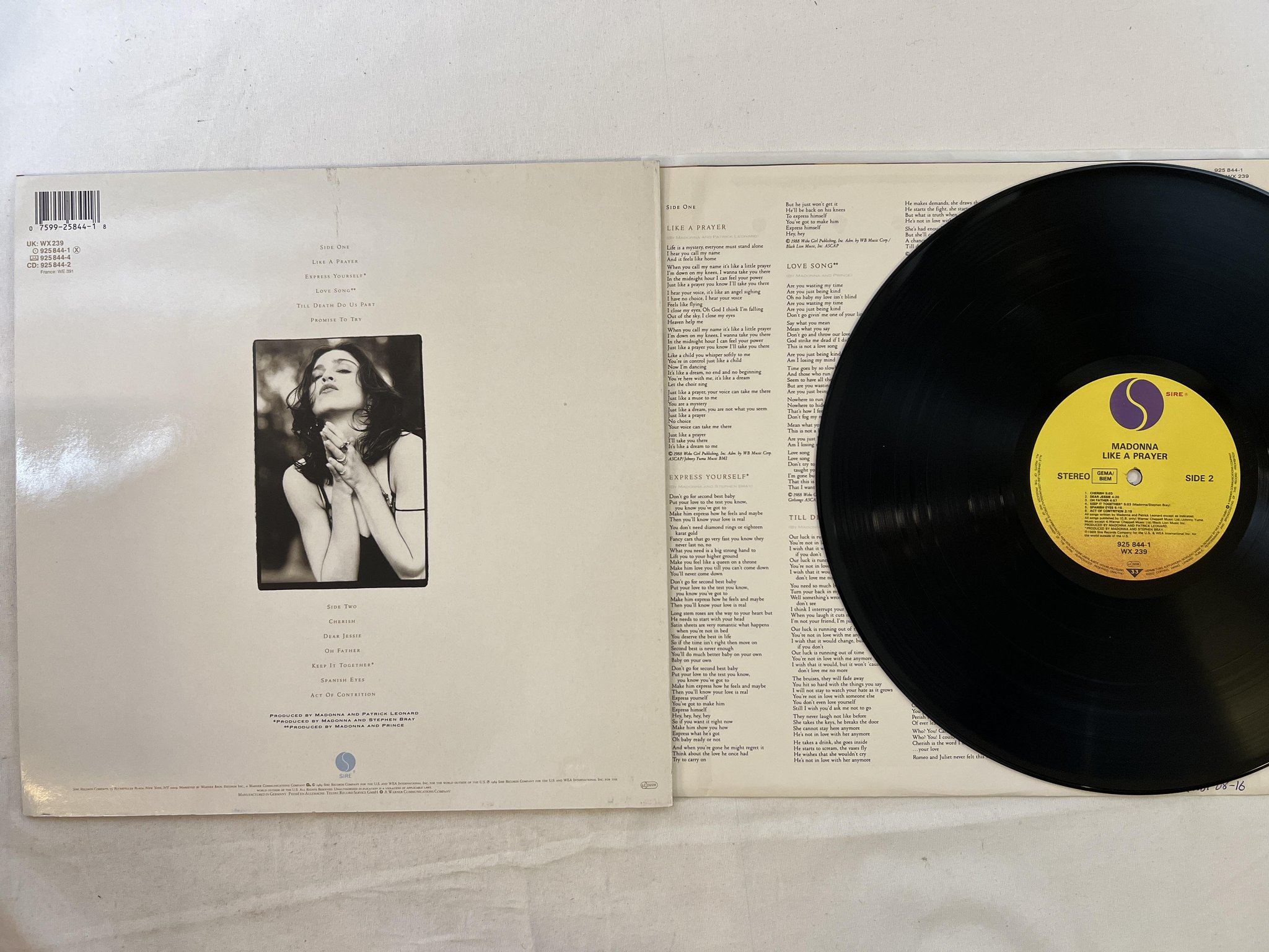 Omslagsbild för skivan MADONNA like a prayer LP -89 SIRE 925844-1
