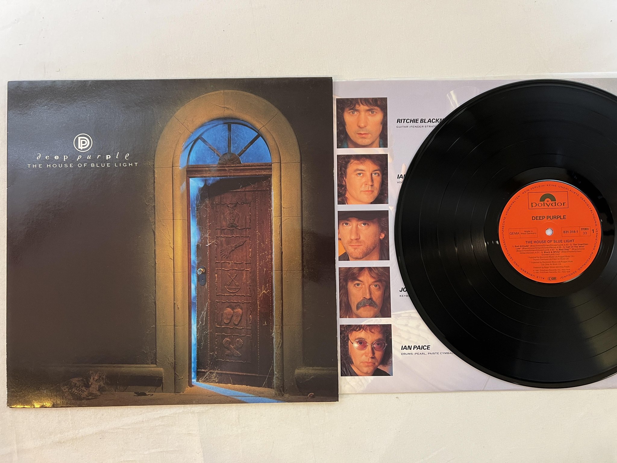 Omslagsbild för skivan DEEP PURPLE the house of blue light LP -87 Ger POLYDOR 831 318-1