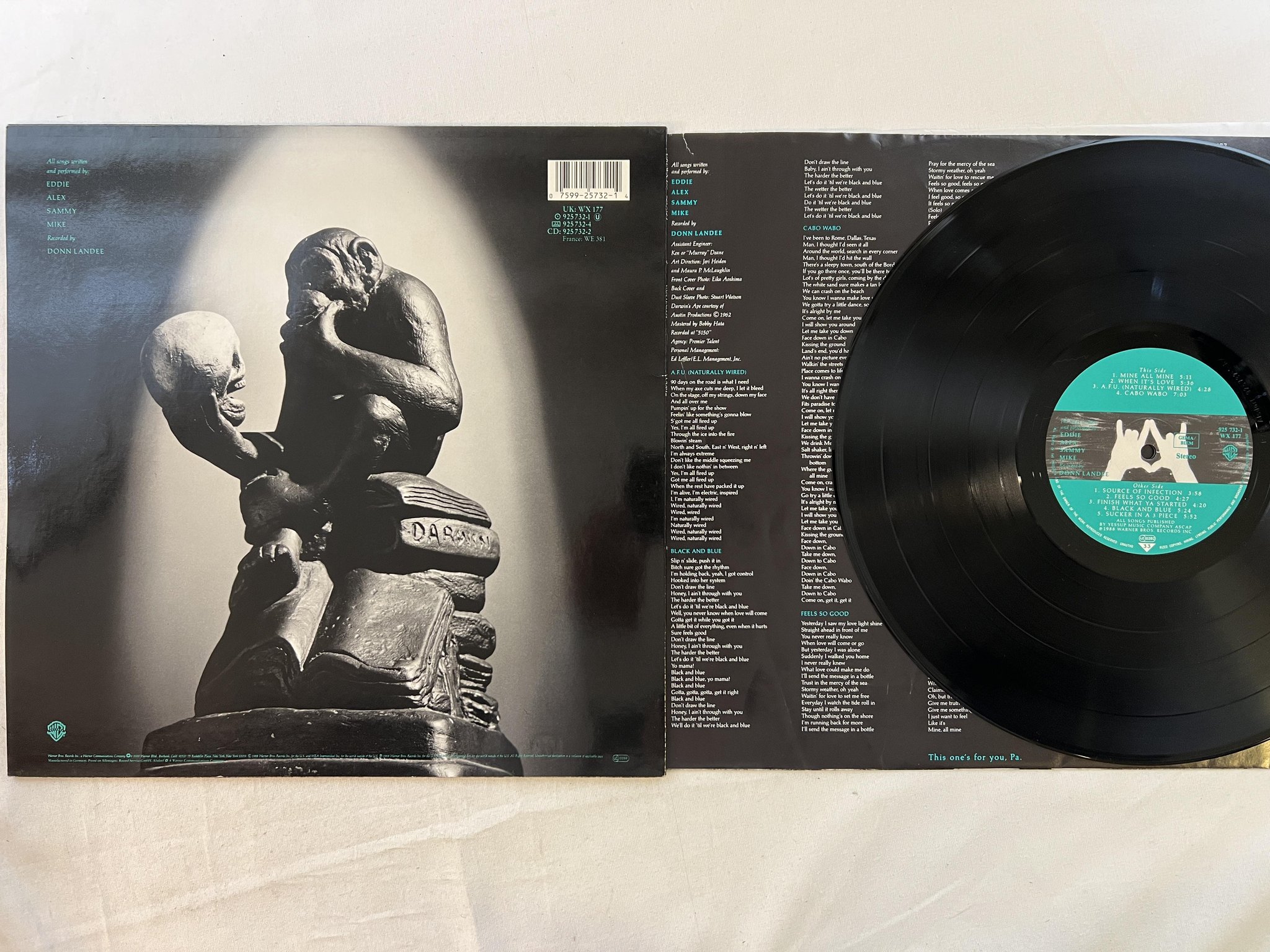 Omslagsbild för skivan VAN HALEN qu812 LP -88 WARNER BROS 925 732-1