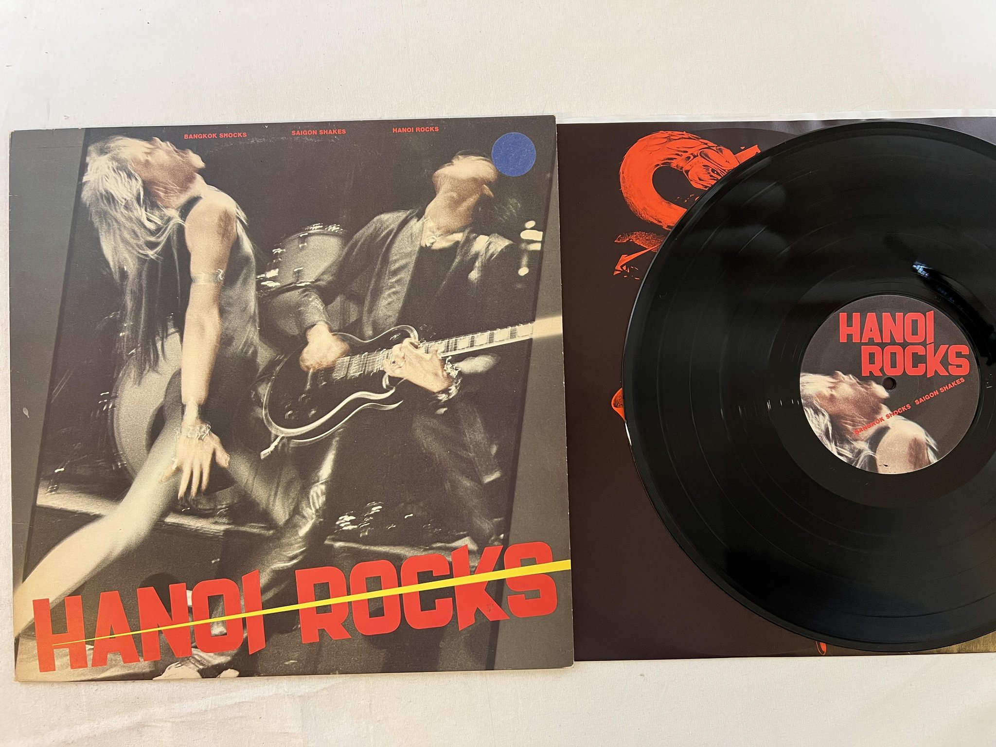 Omslagsbild för skivan HANOI ROCKS Bangkok Shocks Saigon Shakes LP -81 Swe TANDAN TAN-LP-001