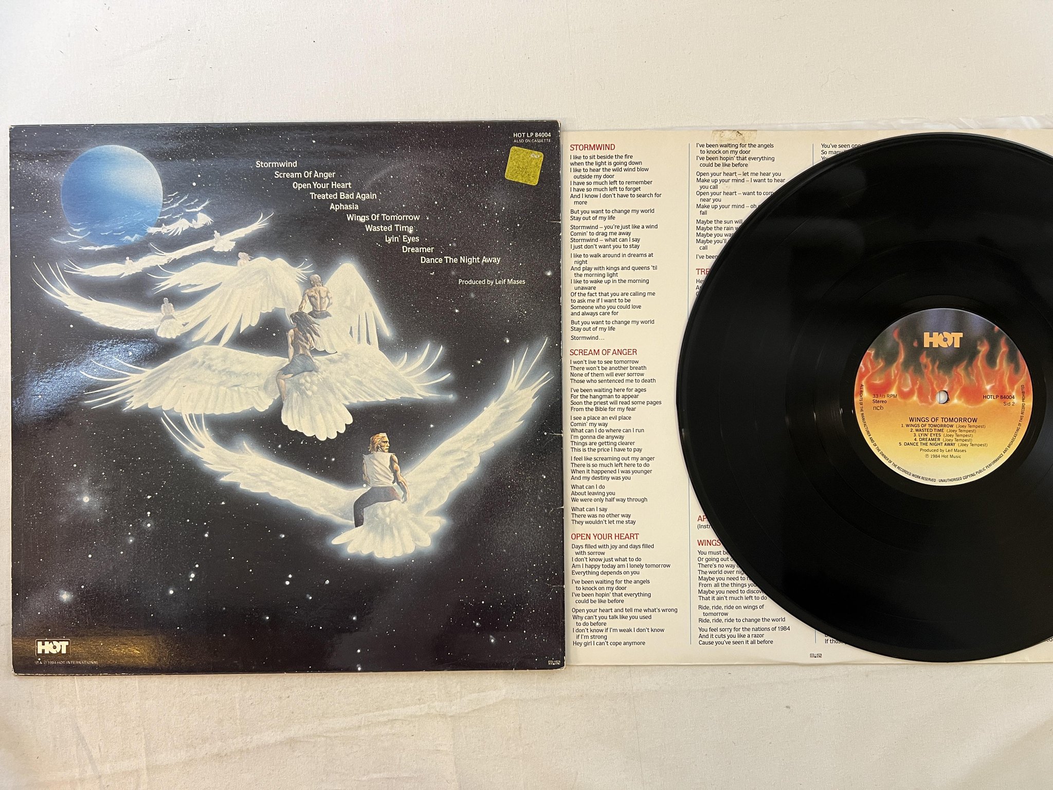 Omslagsbild för skivan EUROPE wings of tomorrow LP -84 ncb HOT HOTLP 84004