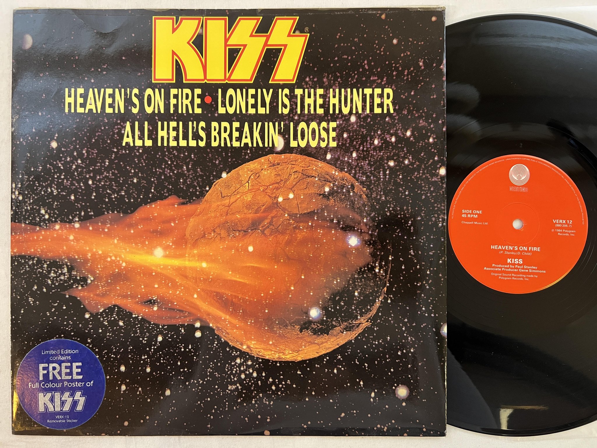 Omslagsbild för skivan KISS Heaven's On Fire 12"single -84 UK VERTIGO VERX 12