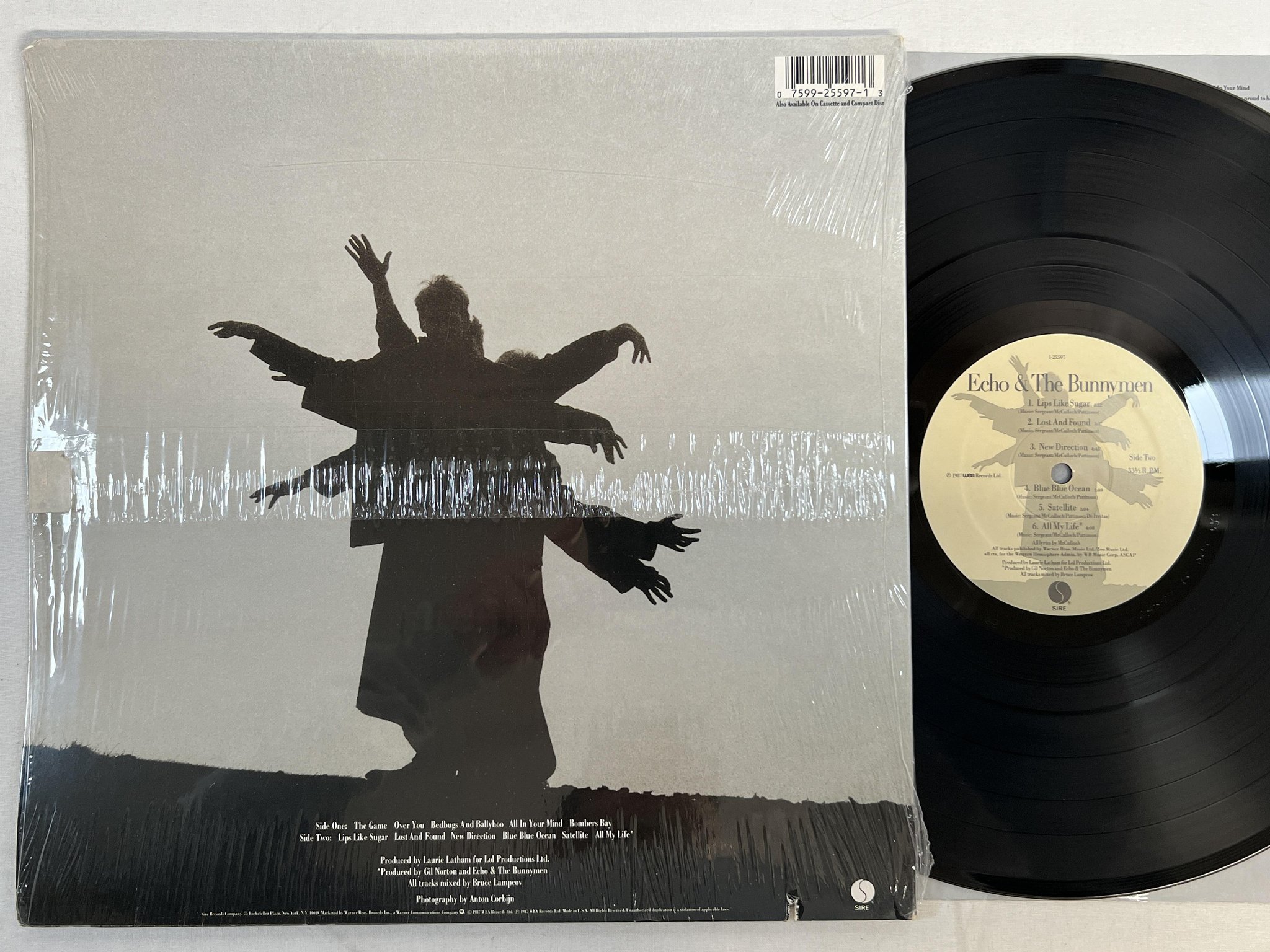 Omslagsbild för skivan ECHO & THE BUNNYMEN s/t LP -87 US SIRE 1-25597