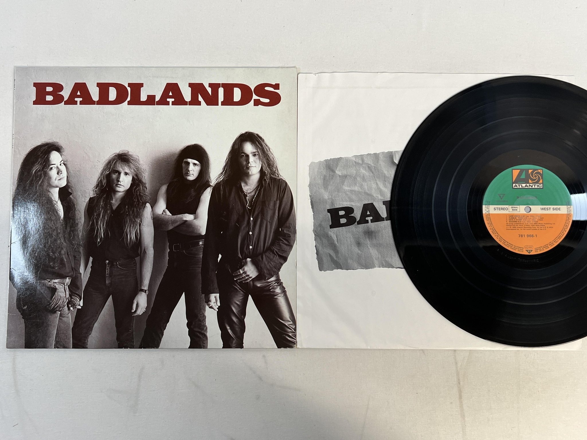 Omslagsbild för skivan BADLANDS s/t LP -89 Ger ATLANTIC 781 966-1