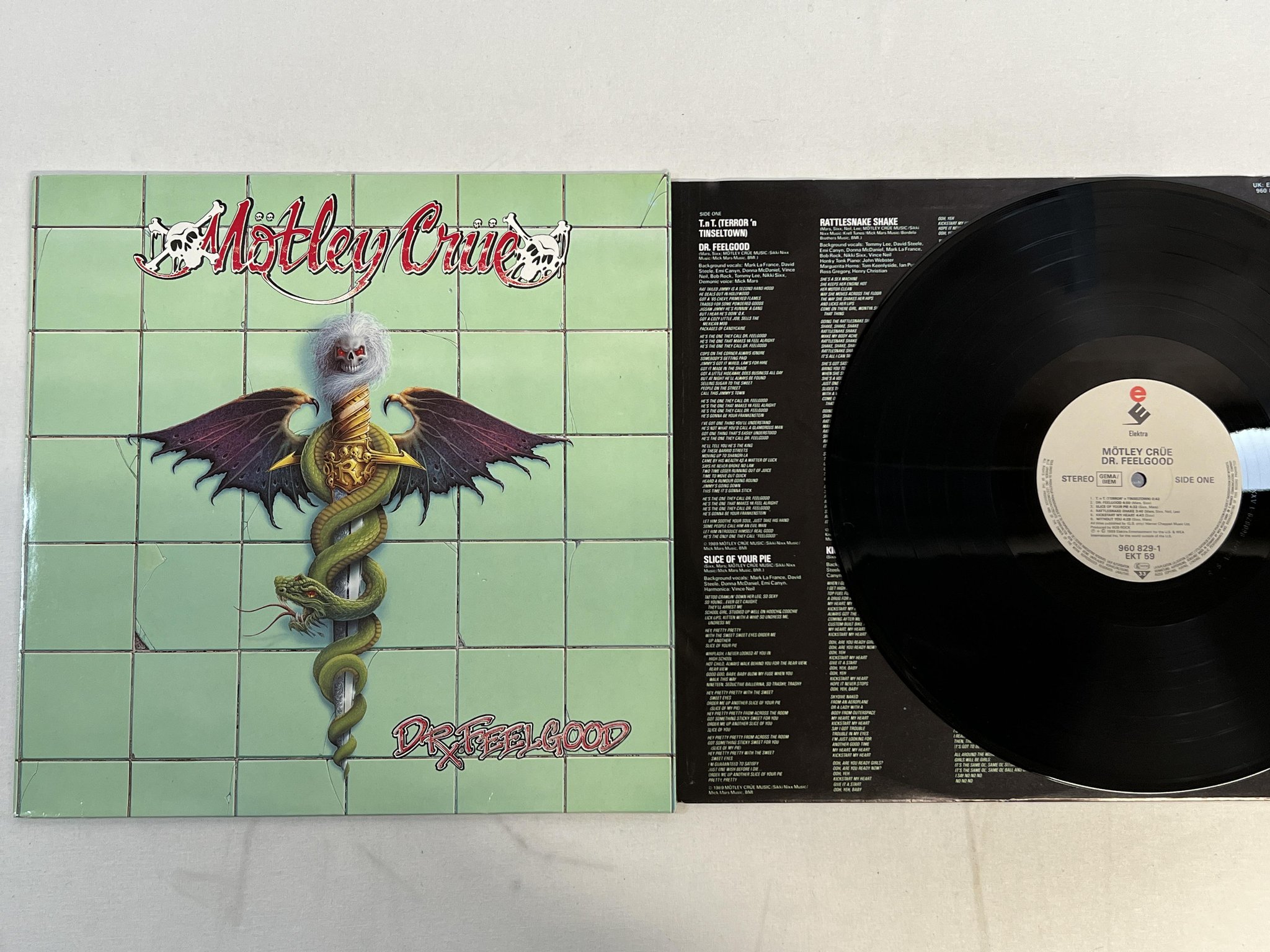 Omslagsbild för skivan MÖTLEY CRÜE dr. feelgood LP -89 Ger ELEKTRA 960 829-1