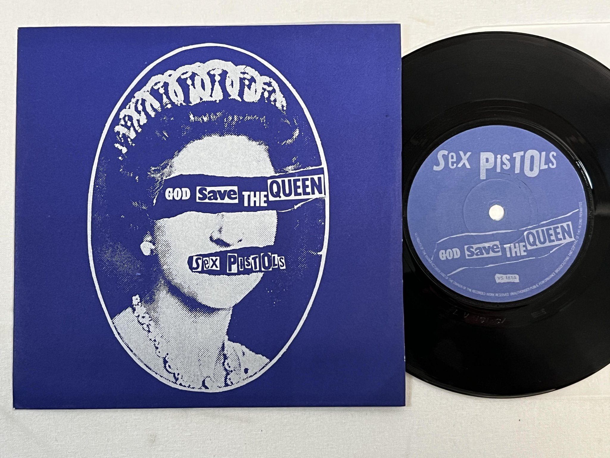Omslagsbild för skivan SEX PISTOLS god save the queen 7" -77 UK VIRGIN VS 181 ** punk classic **