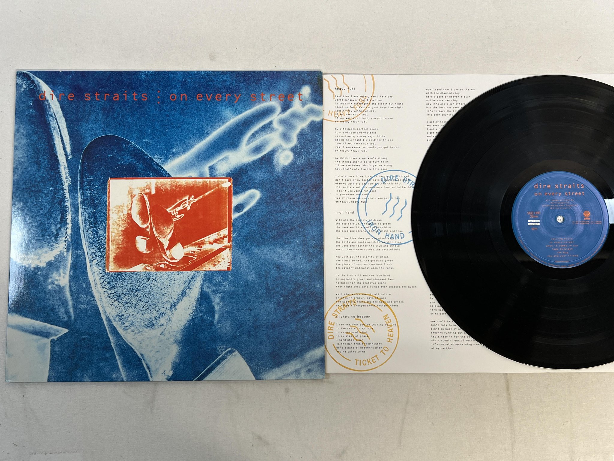 Omslagsbild för skivan DIRE STRAITS on every street LP -91 VERTIGO 510160-1