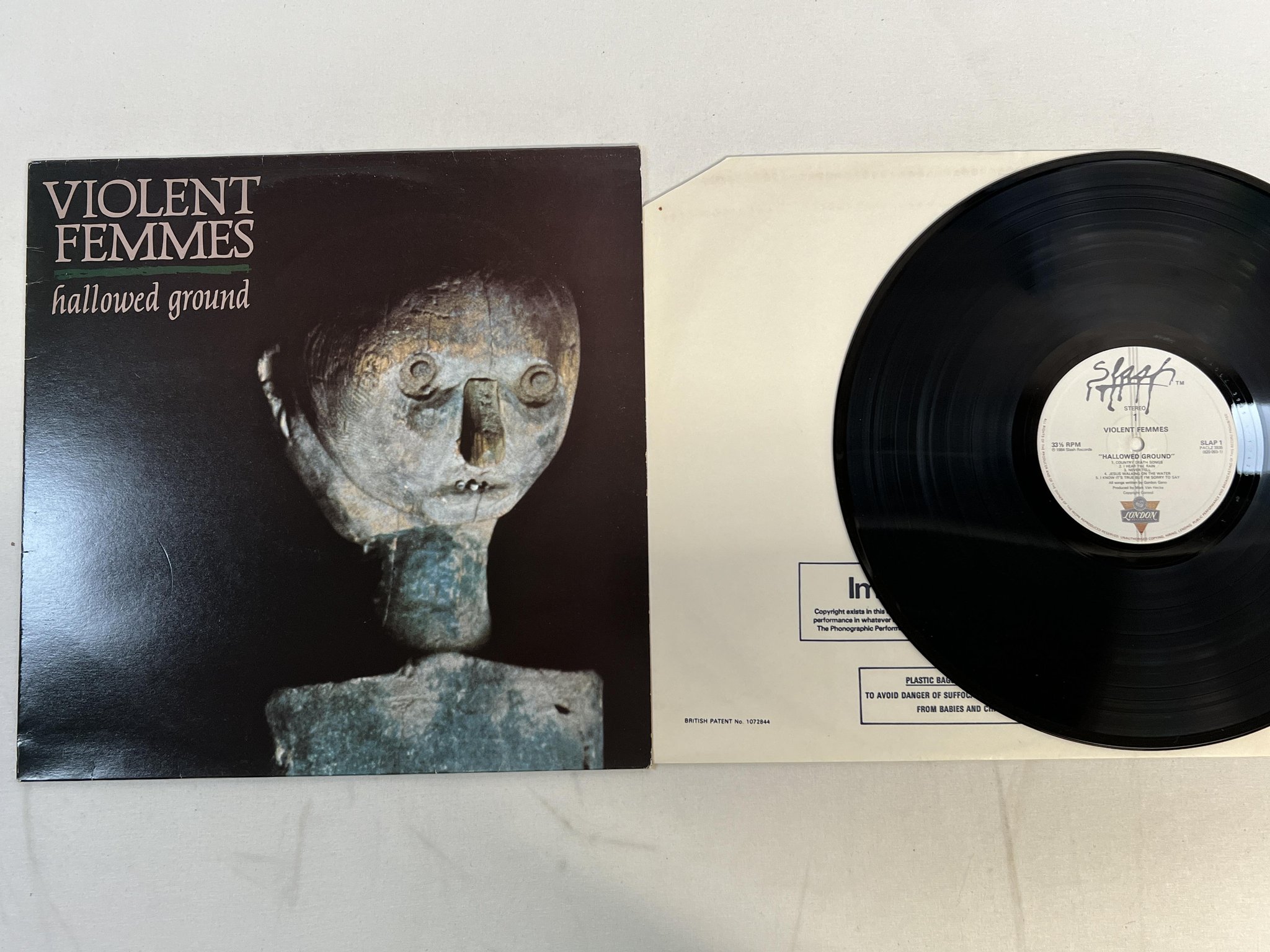 Omslagsbild för skivan VIOLENT FEMMES hallowed ground LP -84 UK SLASH SLAP-1