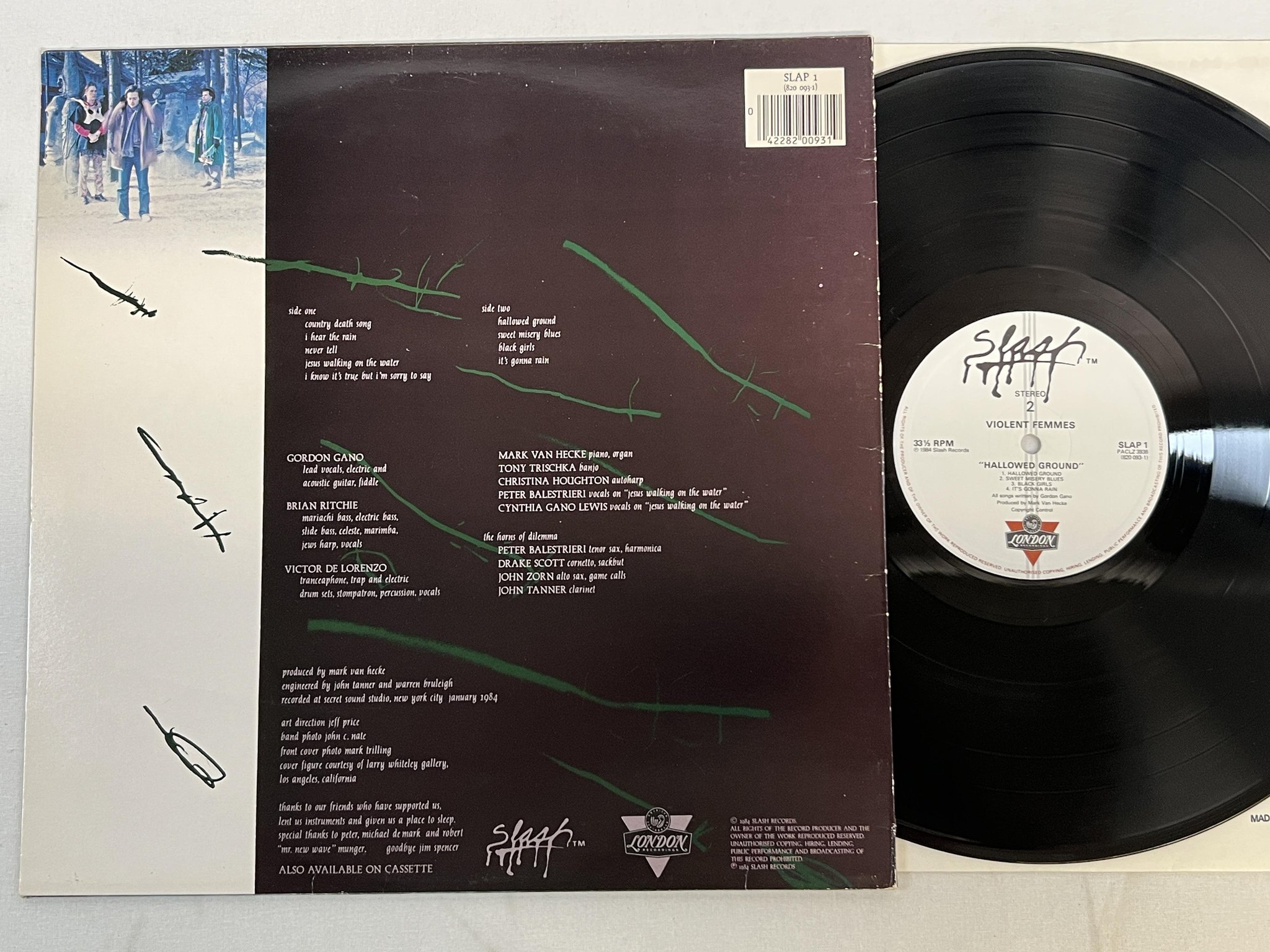 Omslagsbild för skivan VIOLENT FEMMES hallowed ground LP -84 UK SLASH SLAP-1