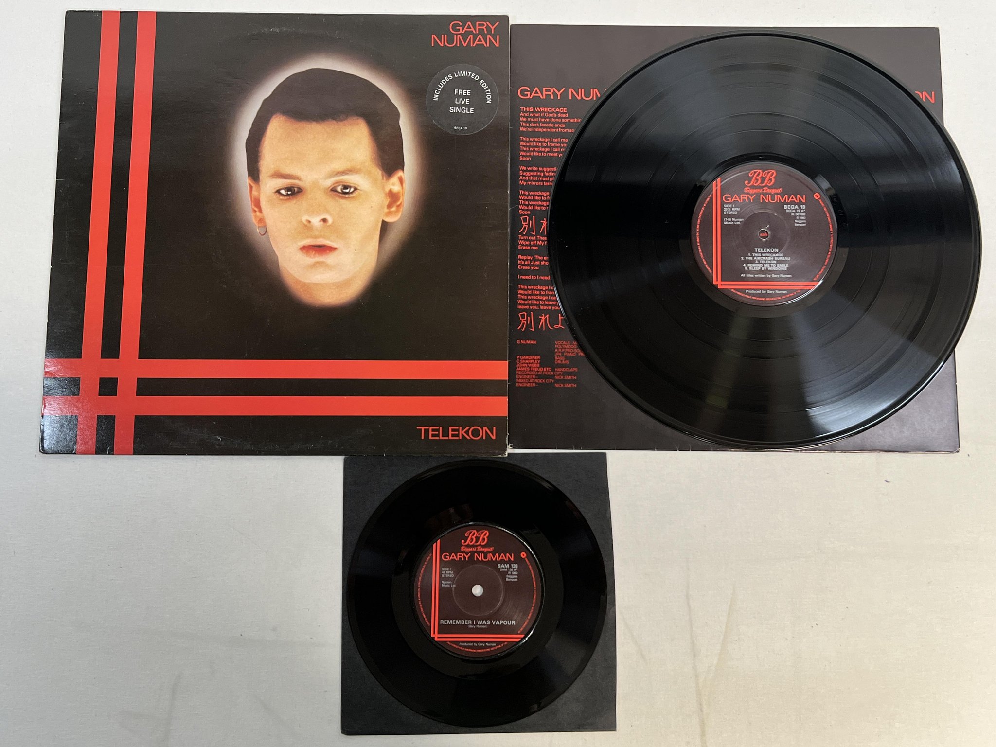 Omslagsbild för skivan GARY NUMAN telekon LP + 7"single -80 UK BEGGARS BANQUET BEGA 19 Ltd Ed