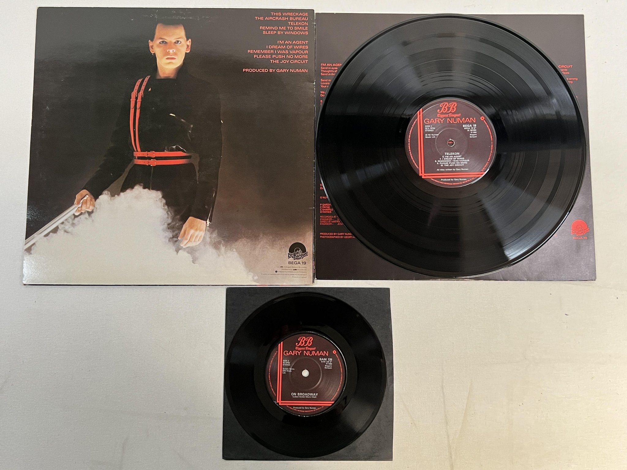 Omslagsbild för skivan GARY NUMAN telekon LP + 7"single -80 UK BEGGARS BANQUET BEGA 19 Ltd Ed