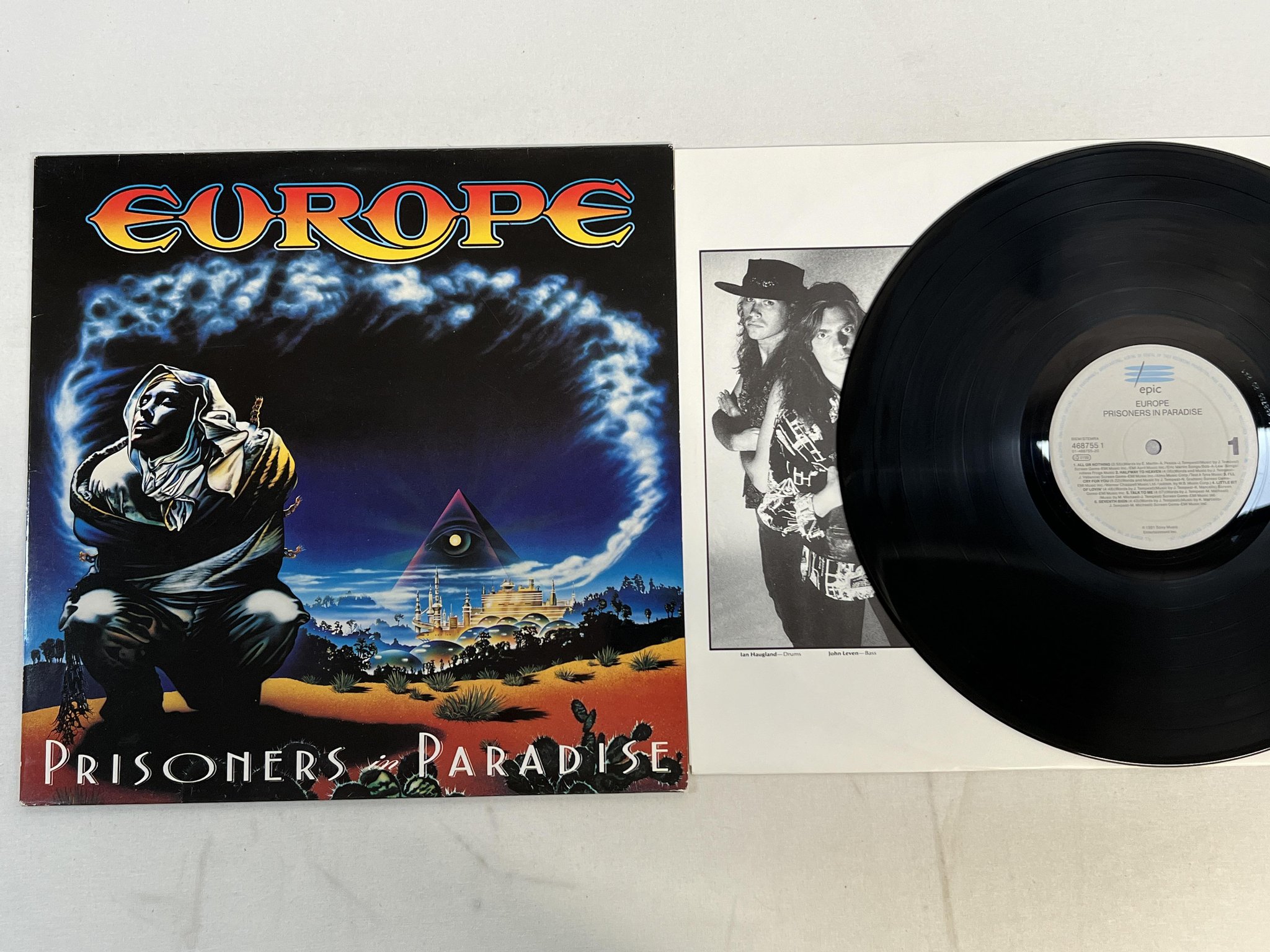 Omslagsbild för skivan EUROPE prisoners in paradise LP -91 epic 468755 1
