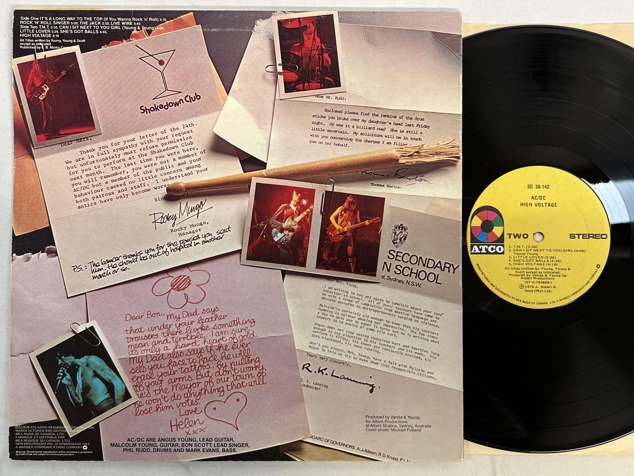 Omslagsbild för skivan AC/DC high voltage LP -76 Can ATCO SD 36-142