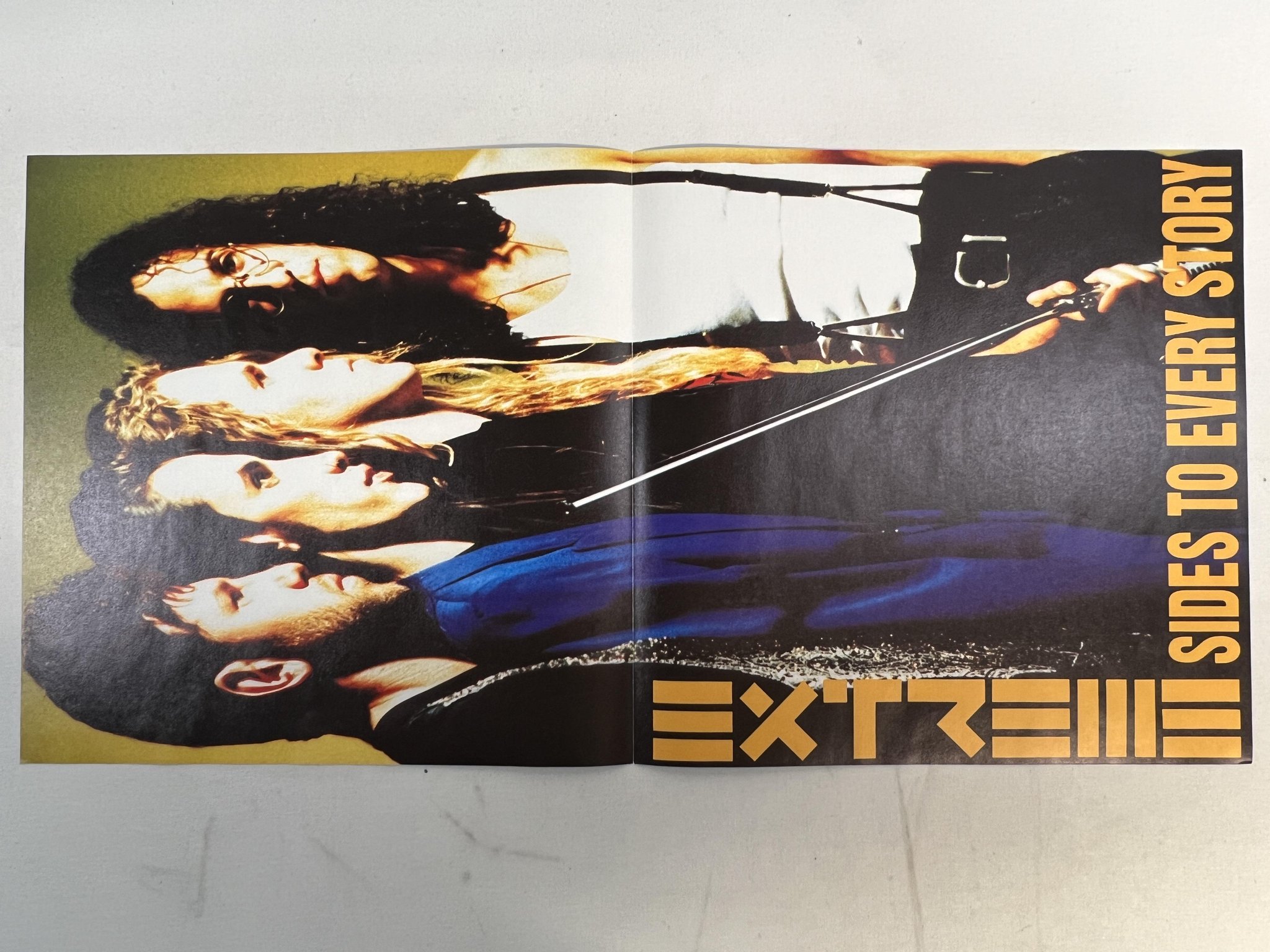 Omslagsbild för skivan EXTREME III Sides To Every Story 2xLP -92 A&M 540 006-1