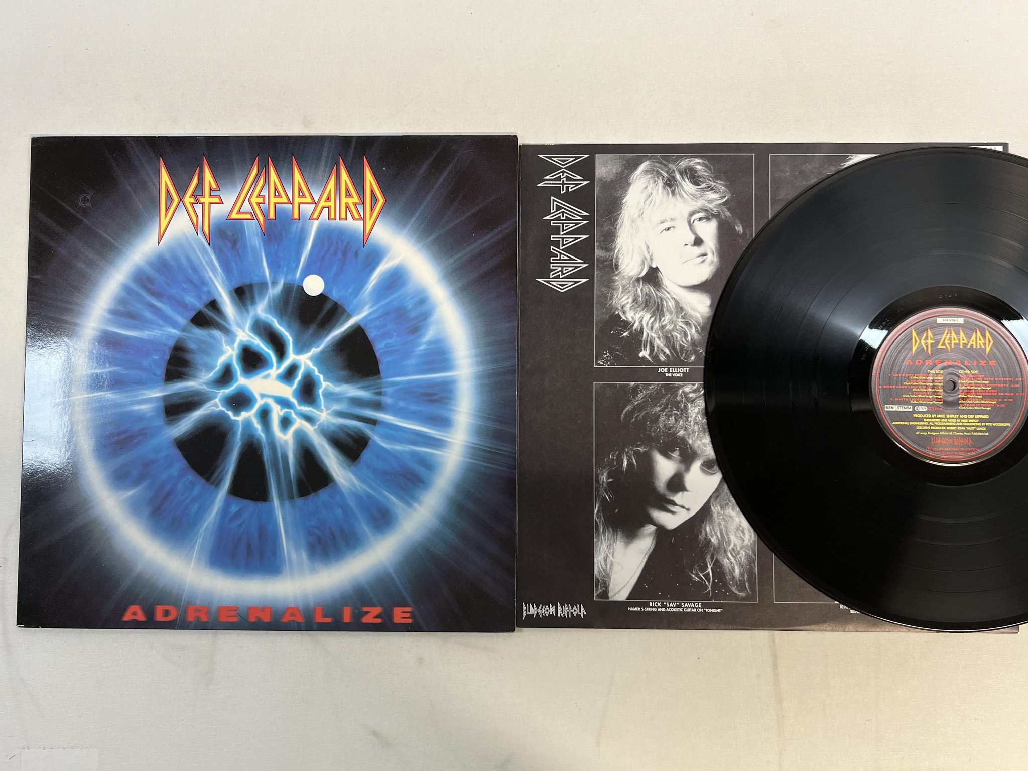 Omslagsbild för skivan DEF LEPPARD adrenalize LP -92 BLUDGEON RIFFOLA 510 978-1