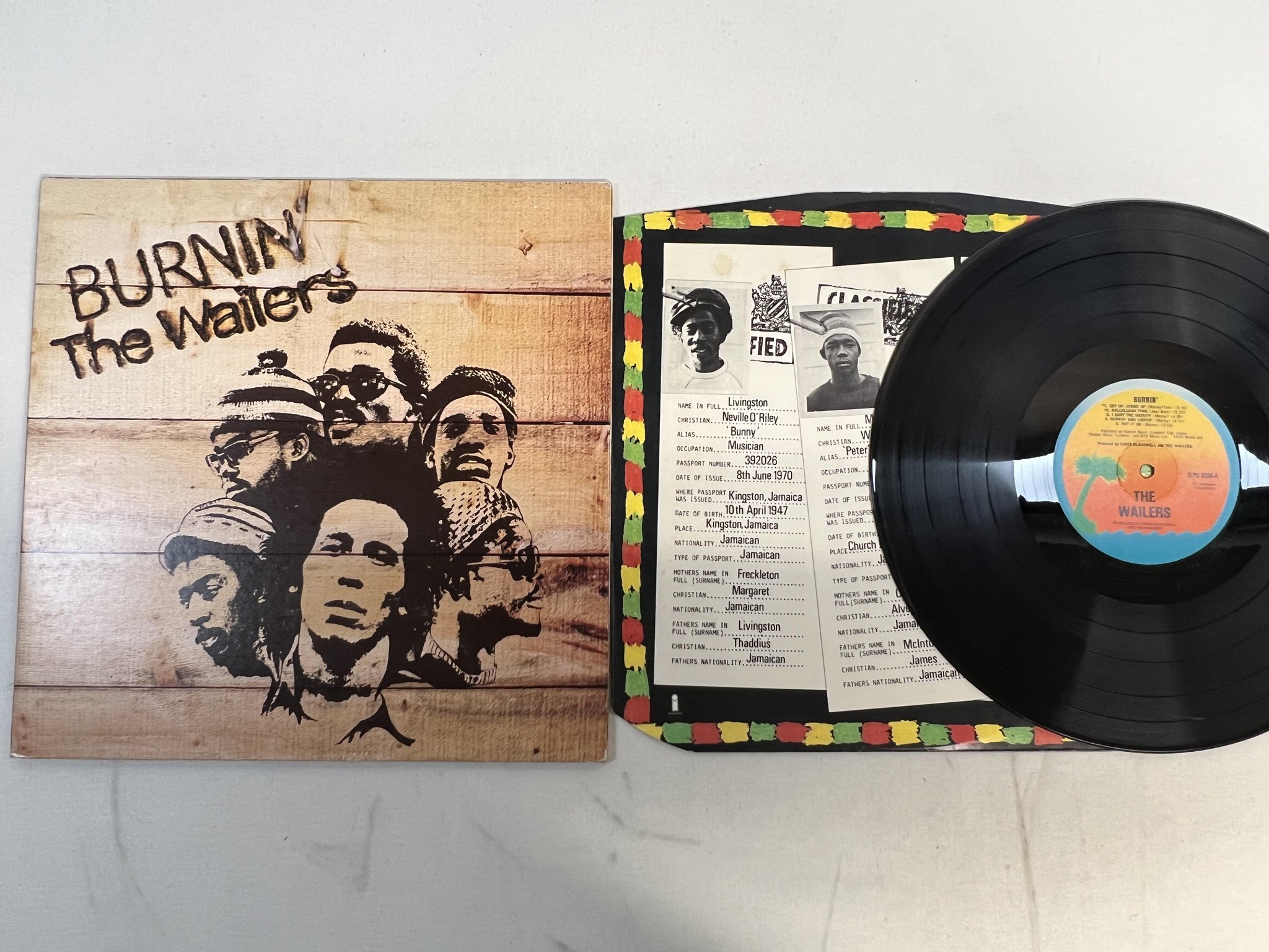Omslagsbild för skivan THE WAILERS burnin LP UK ISLAND ILPS 9256